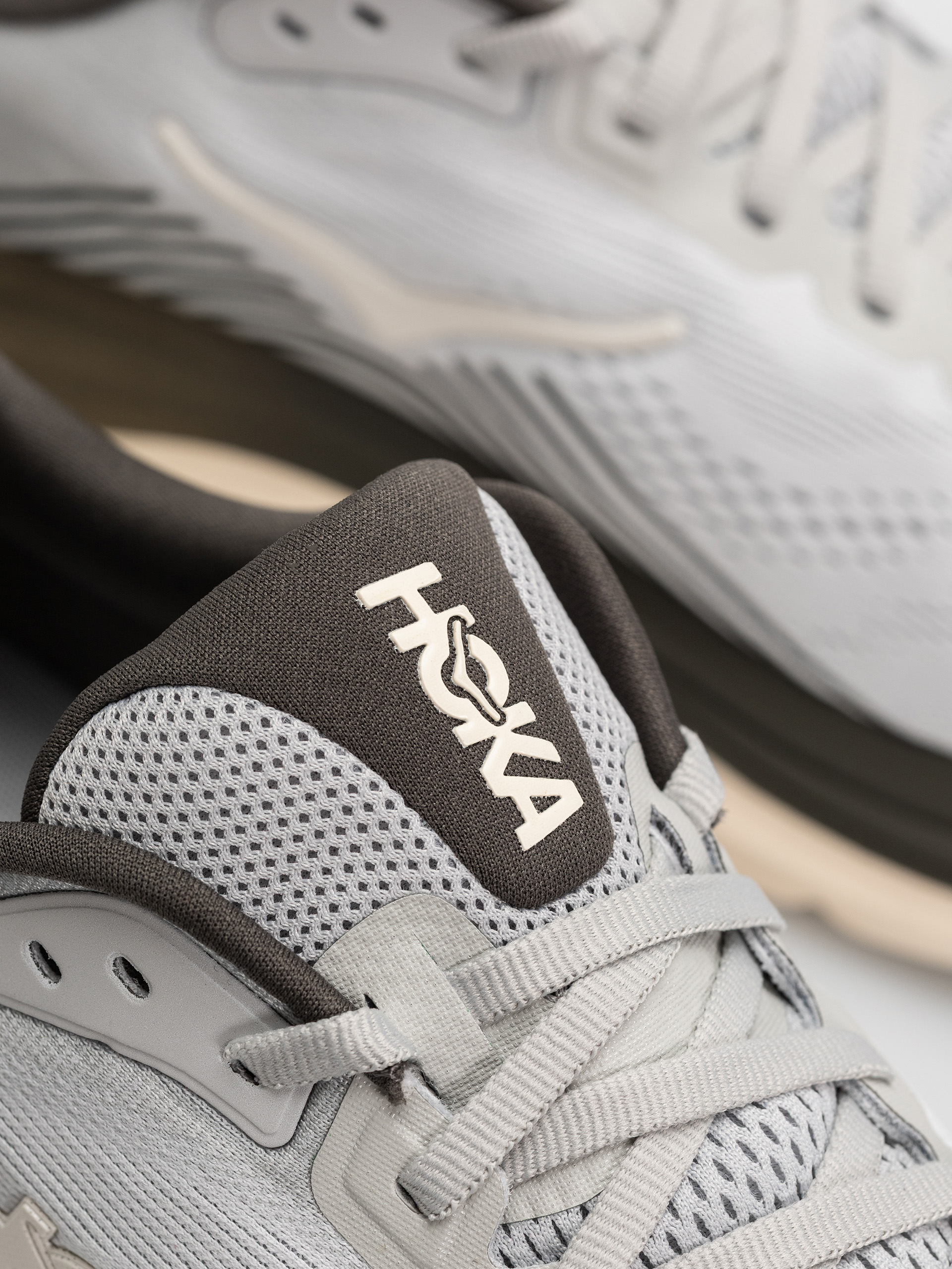 Pantofi Hoka Clifton 11 (stardust/alabaster)