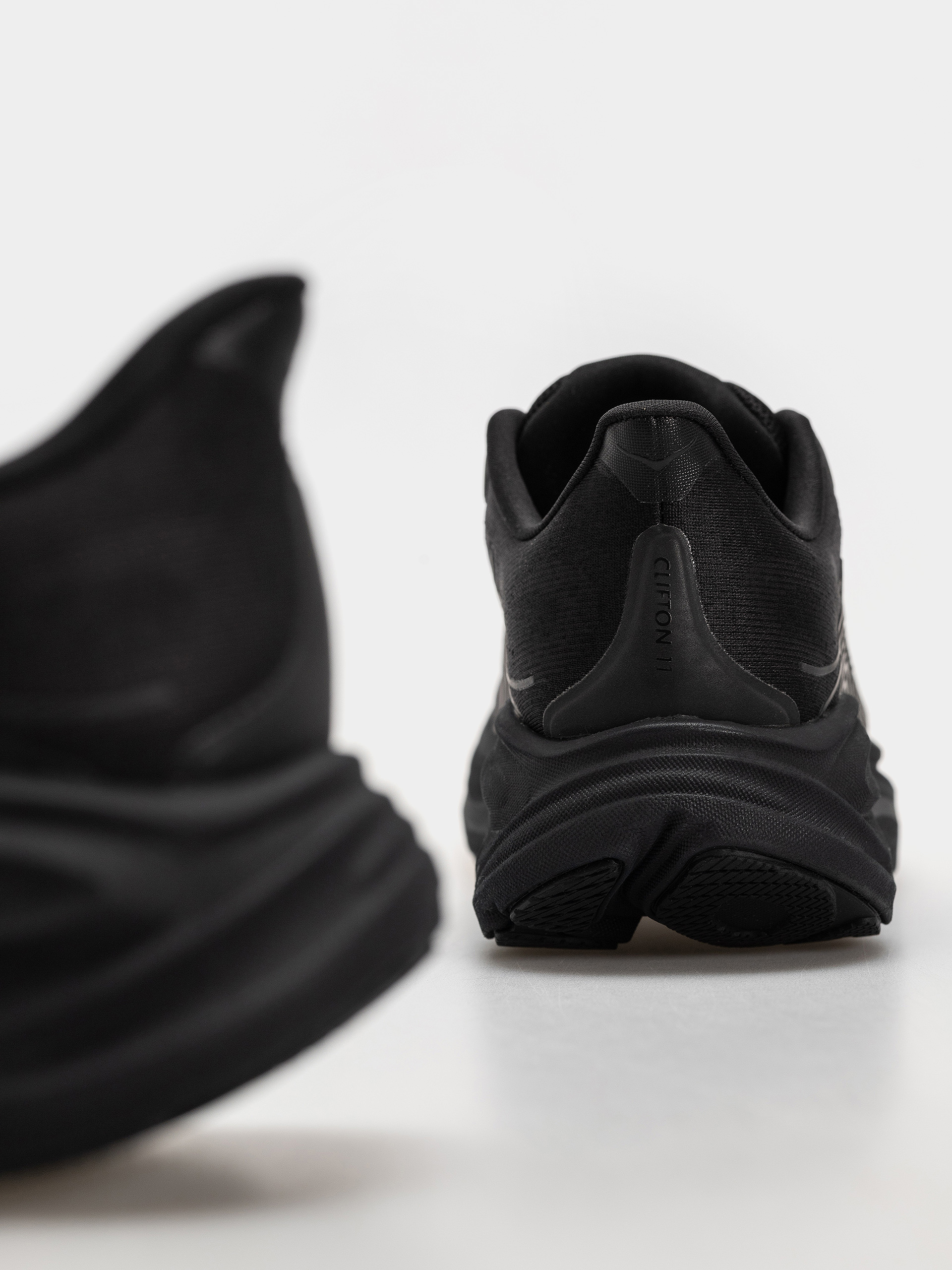Pantofi Hoka Clifton 11 Wmn (black/black)