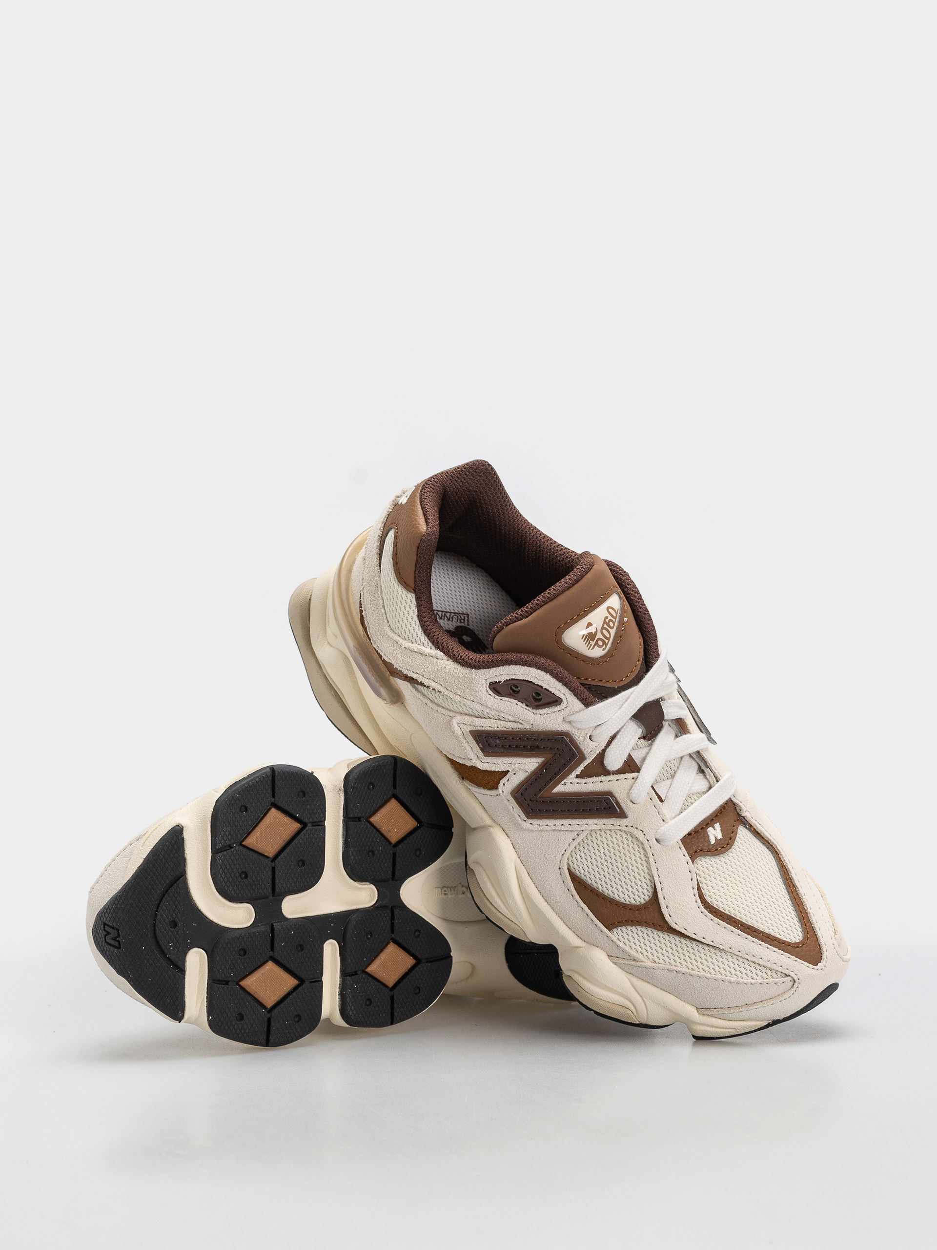 Pantofi New Balance 9060 JR (breakfast tea/angora)