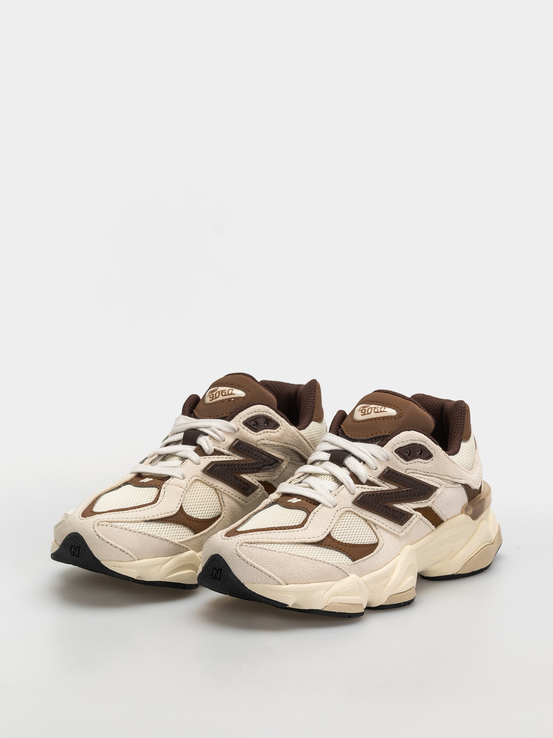 Pantofi New Balance 9060 JR (breakfast tea/angora)
