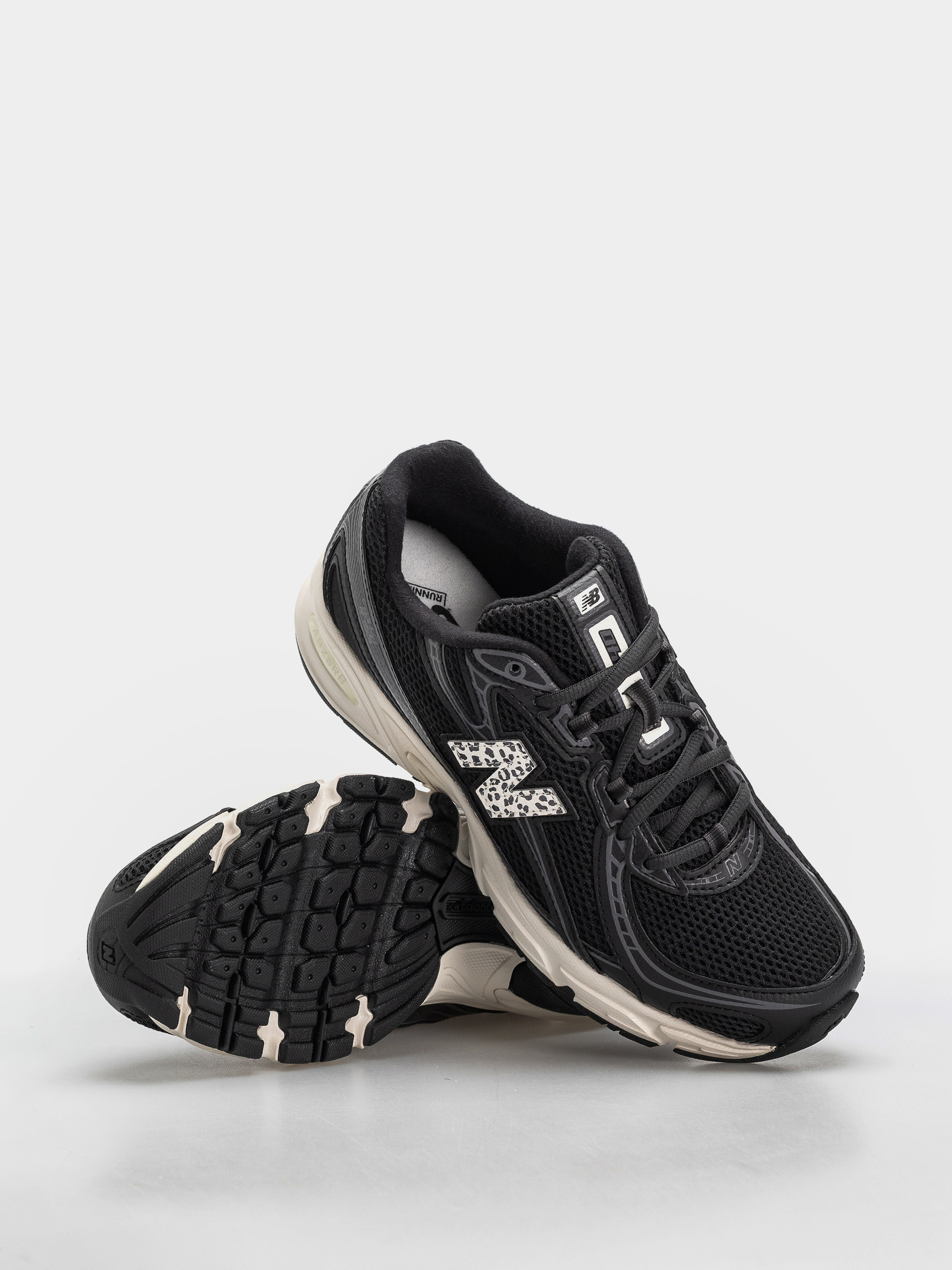 Pantofi New Balance 740 (black/sea salt)