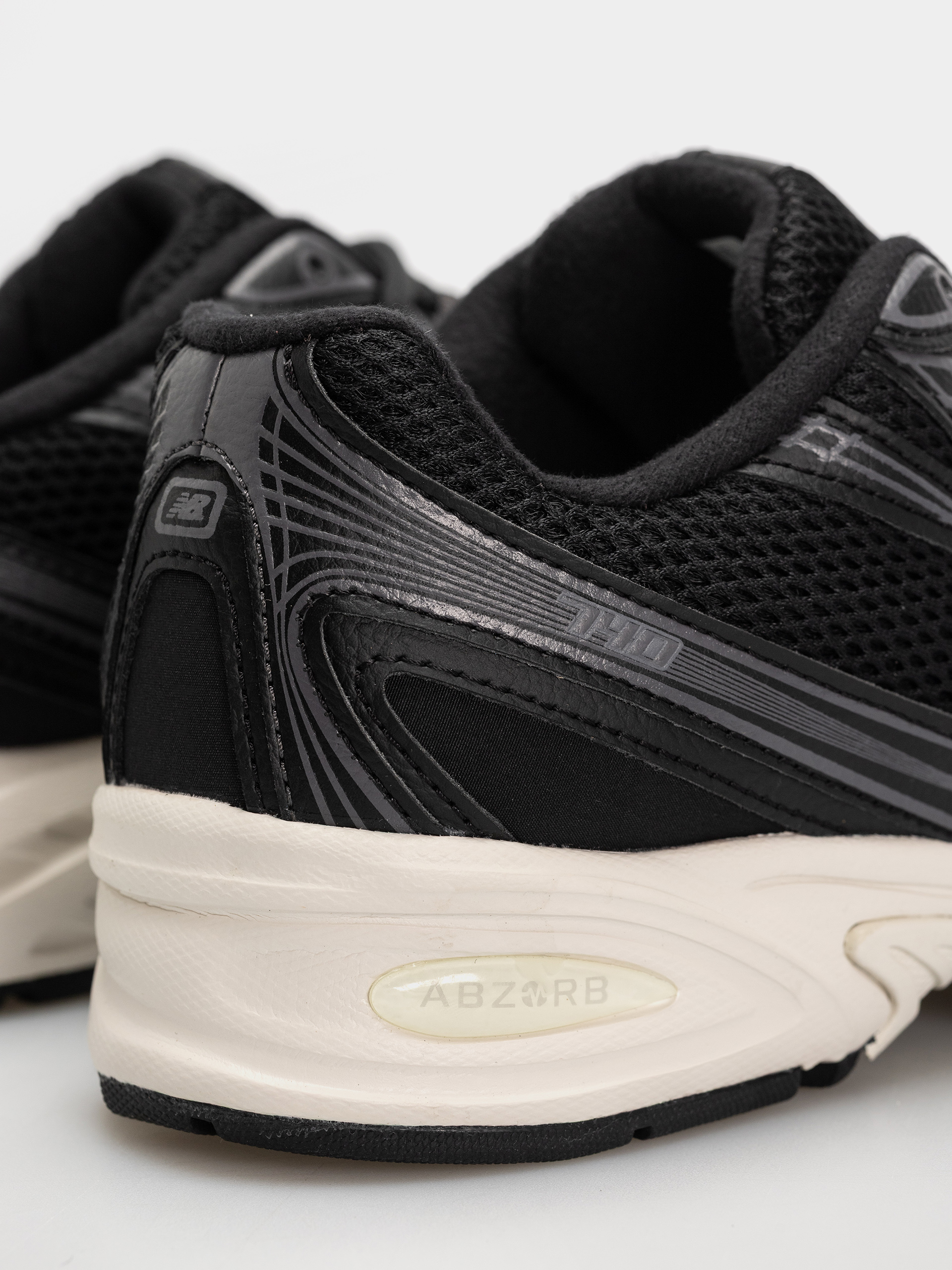 Pantofi New Balance 740 (black/sea salt)