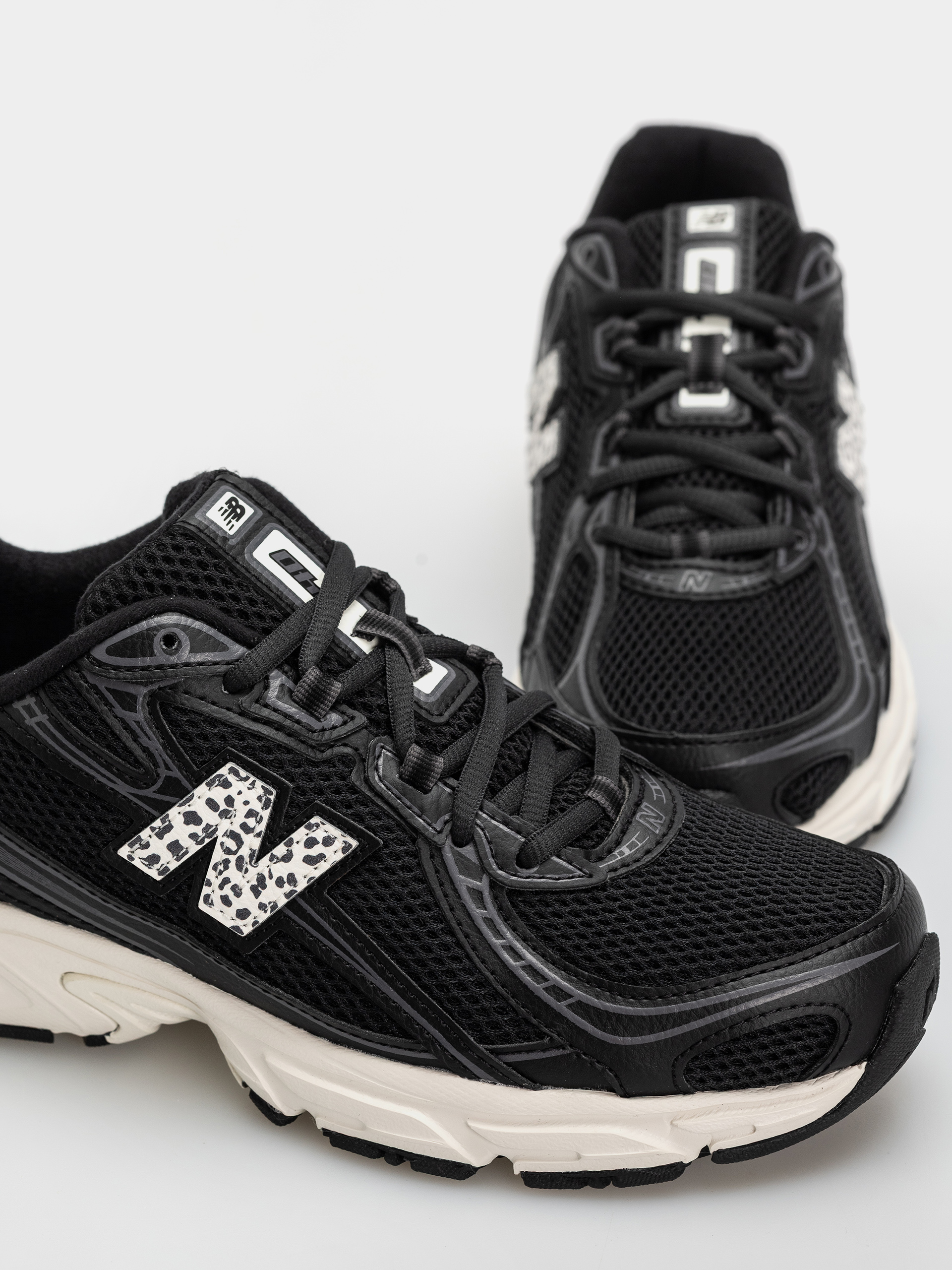 Pantofi New Balance 740 (black/sea salt)