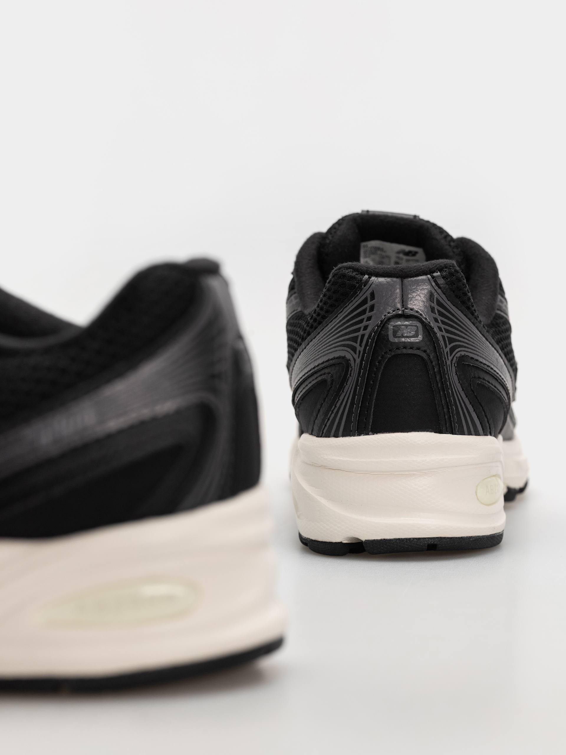 Pantofi New Balance 740 (black/sea salt)