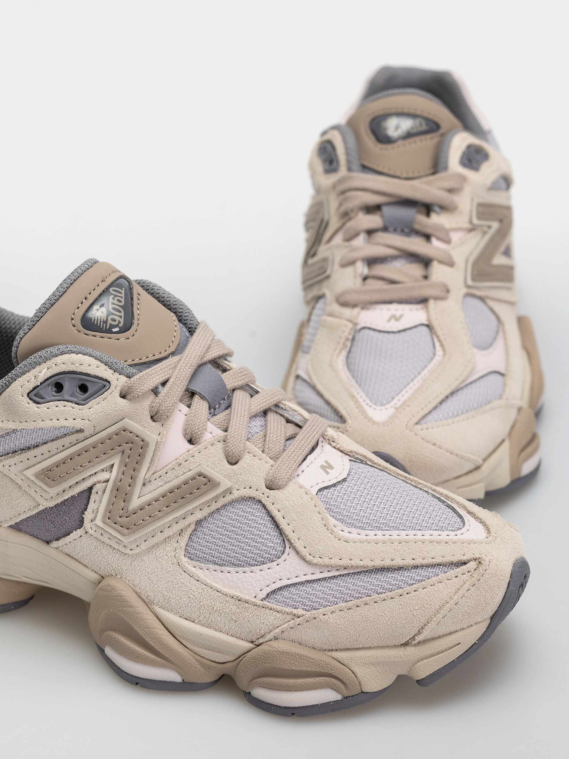 Pantofi New Balance 9060 (timberwolf/driftwood)