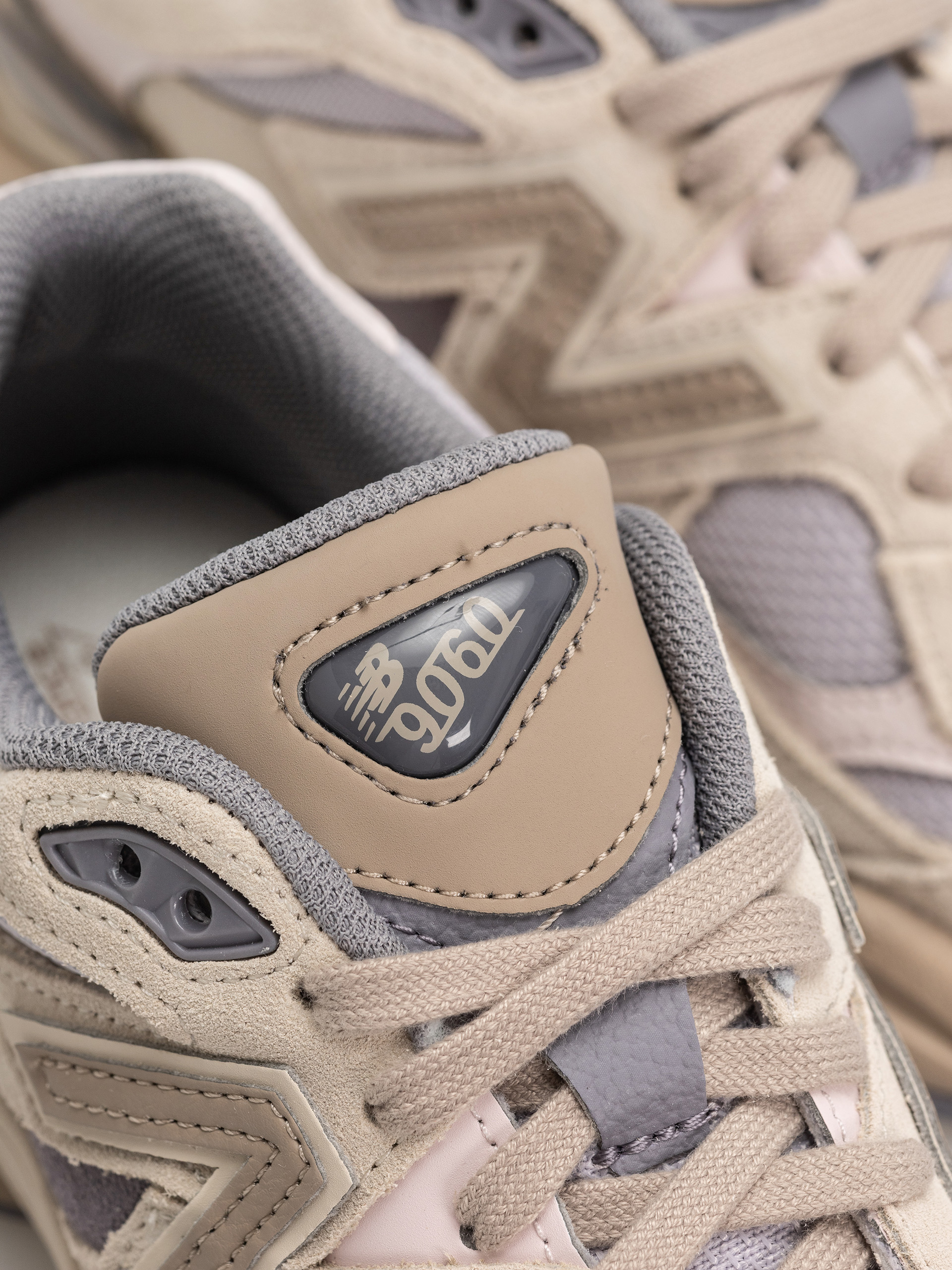 Pantofi New Balance 9060 (timberwolf/driftwood)