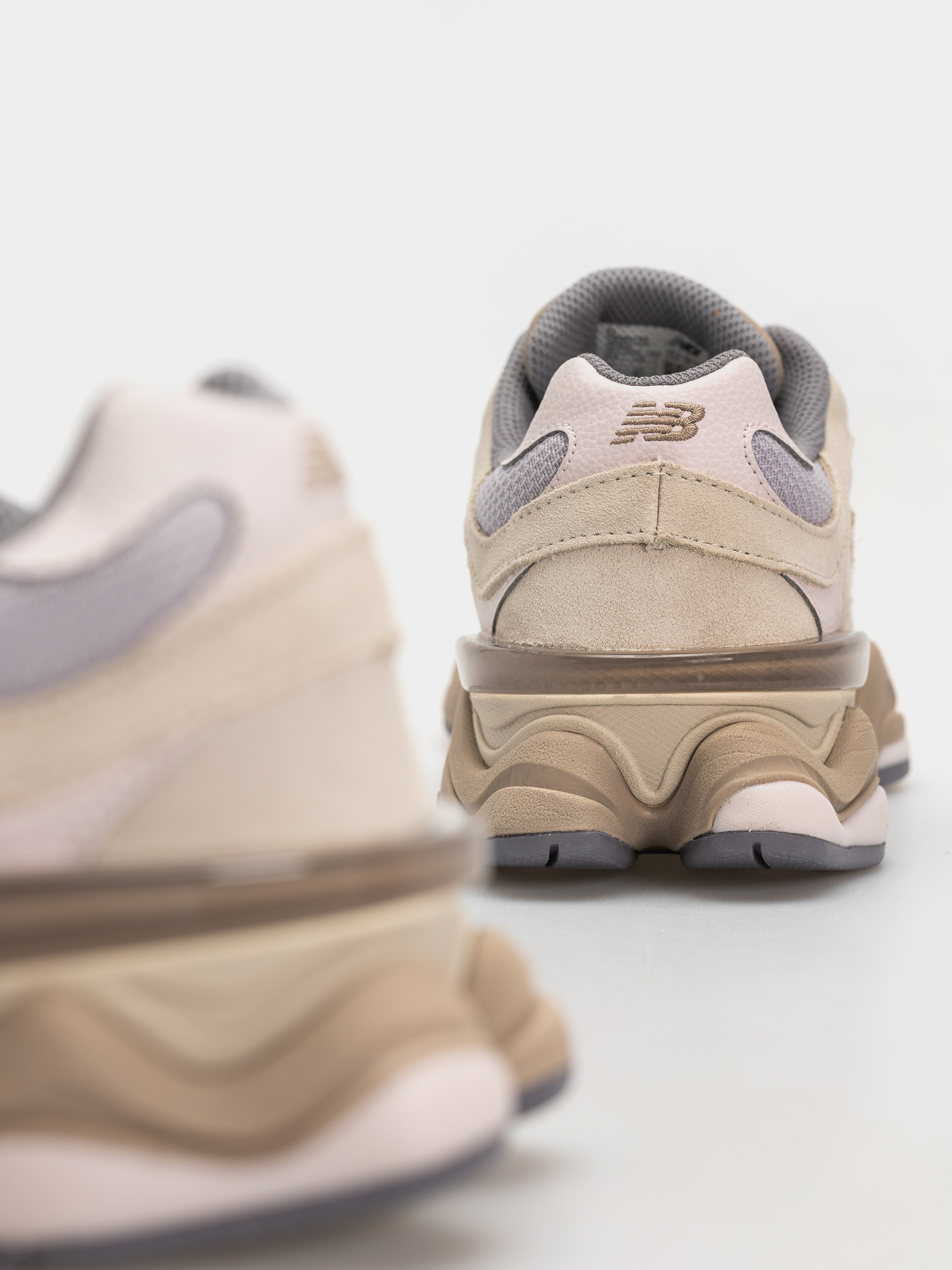 Pantofi New Balance 9060 (timberwolf/driftwood)