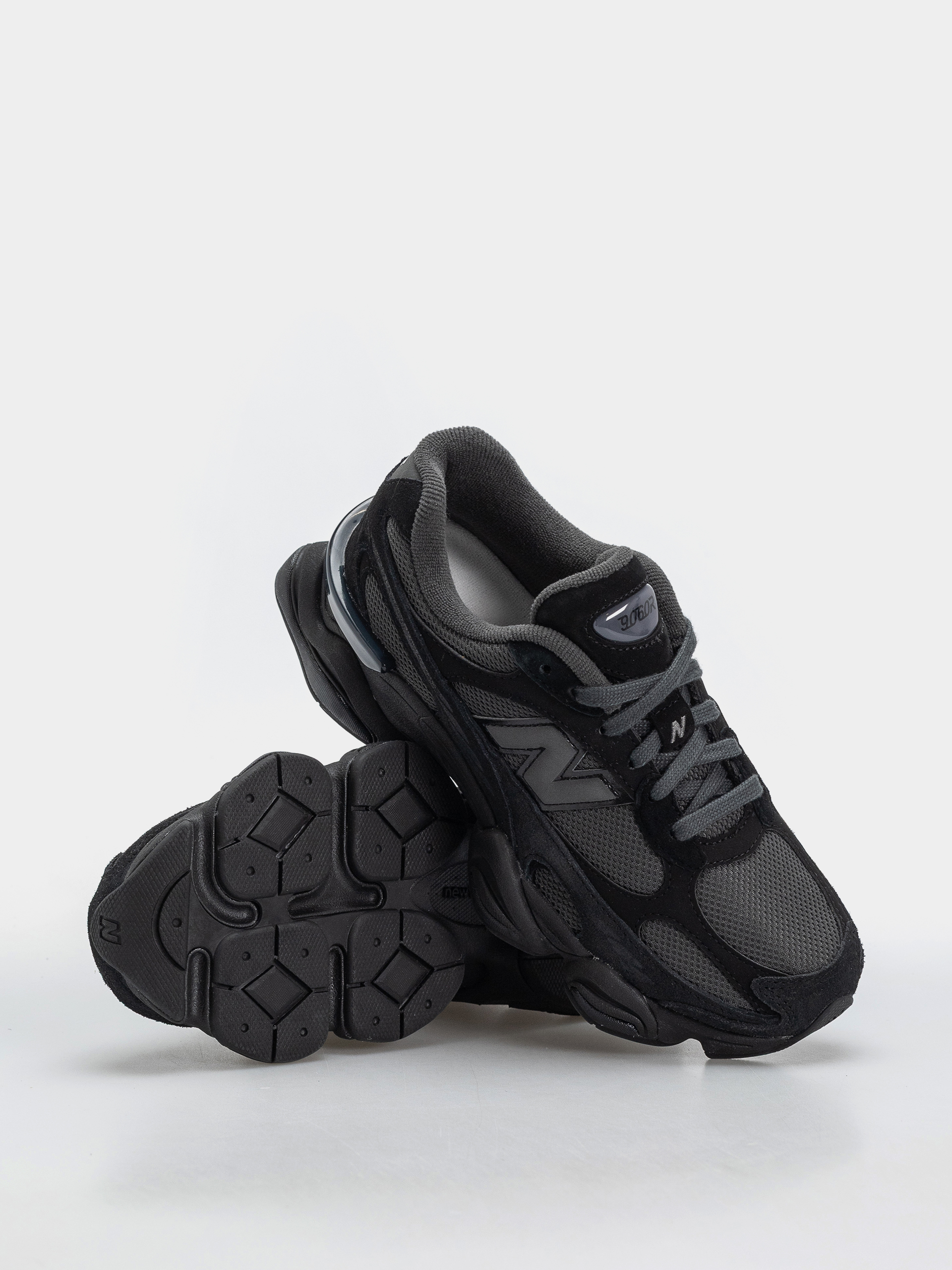 Pantofi New Balance 9060 (black/blacktop)