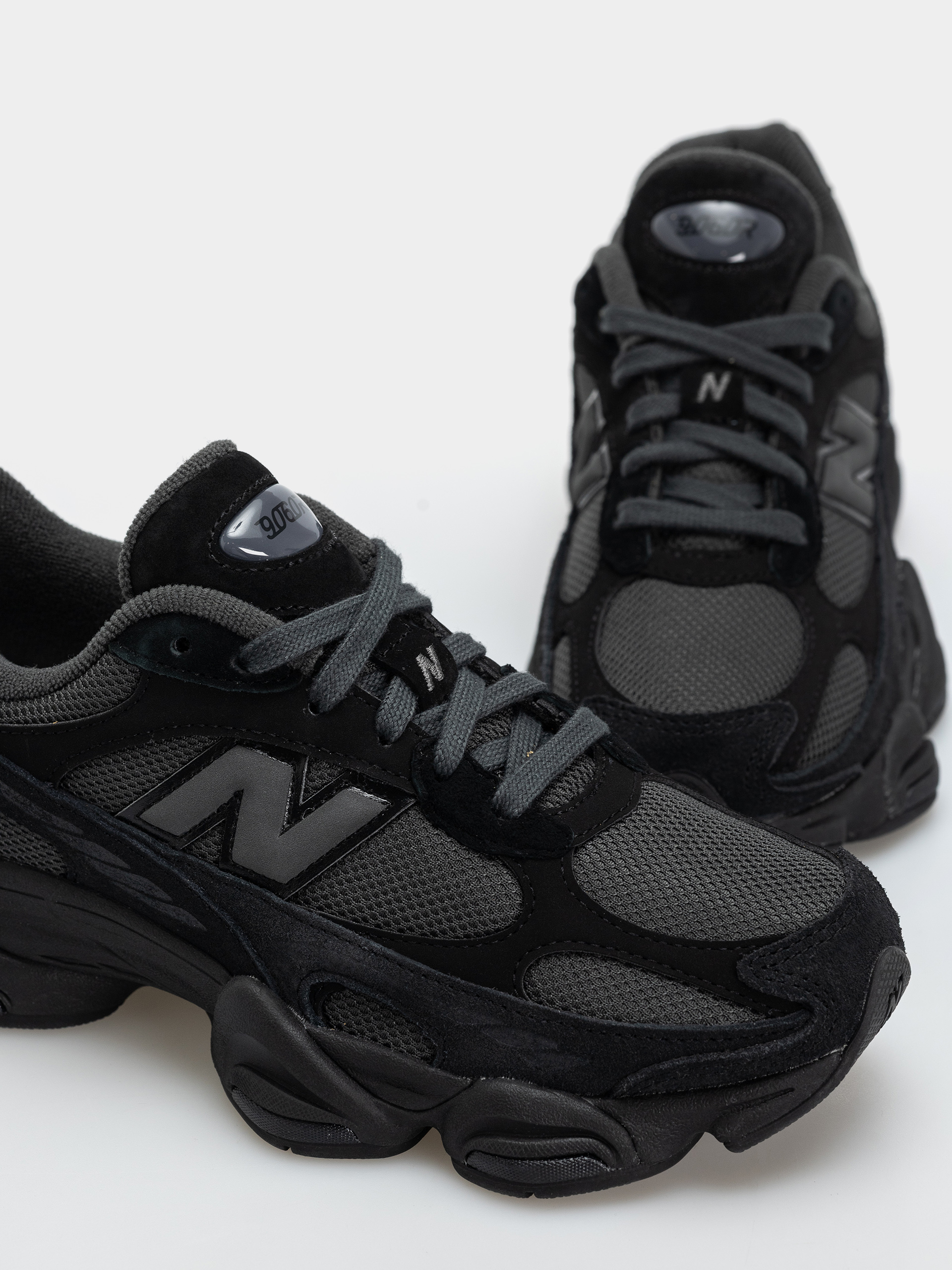 Pantofi New Balance 9060 (black/blacktop)