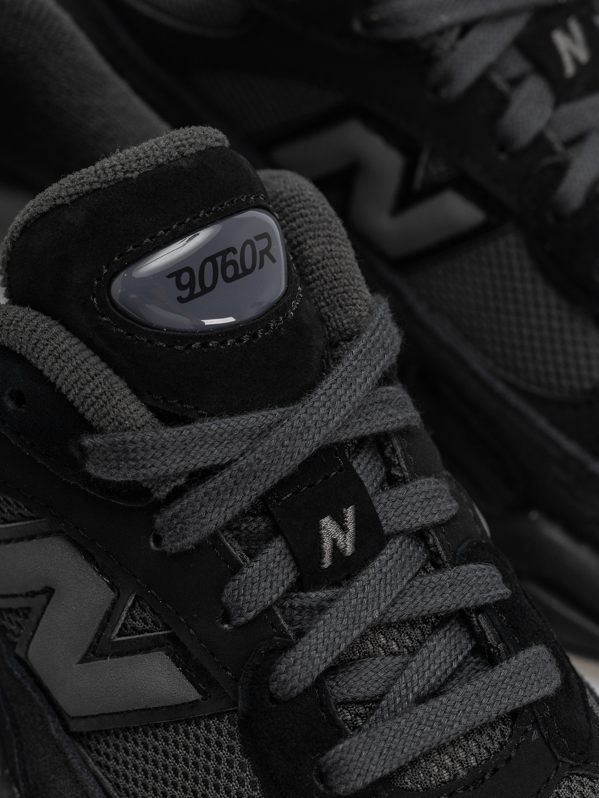 Pantofi New Balance 9060 (black/blacktop)