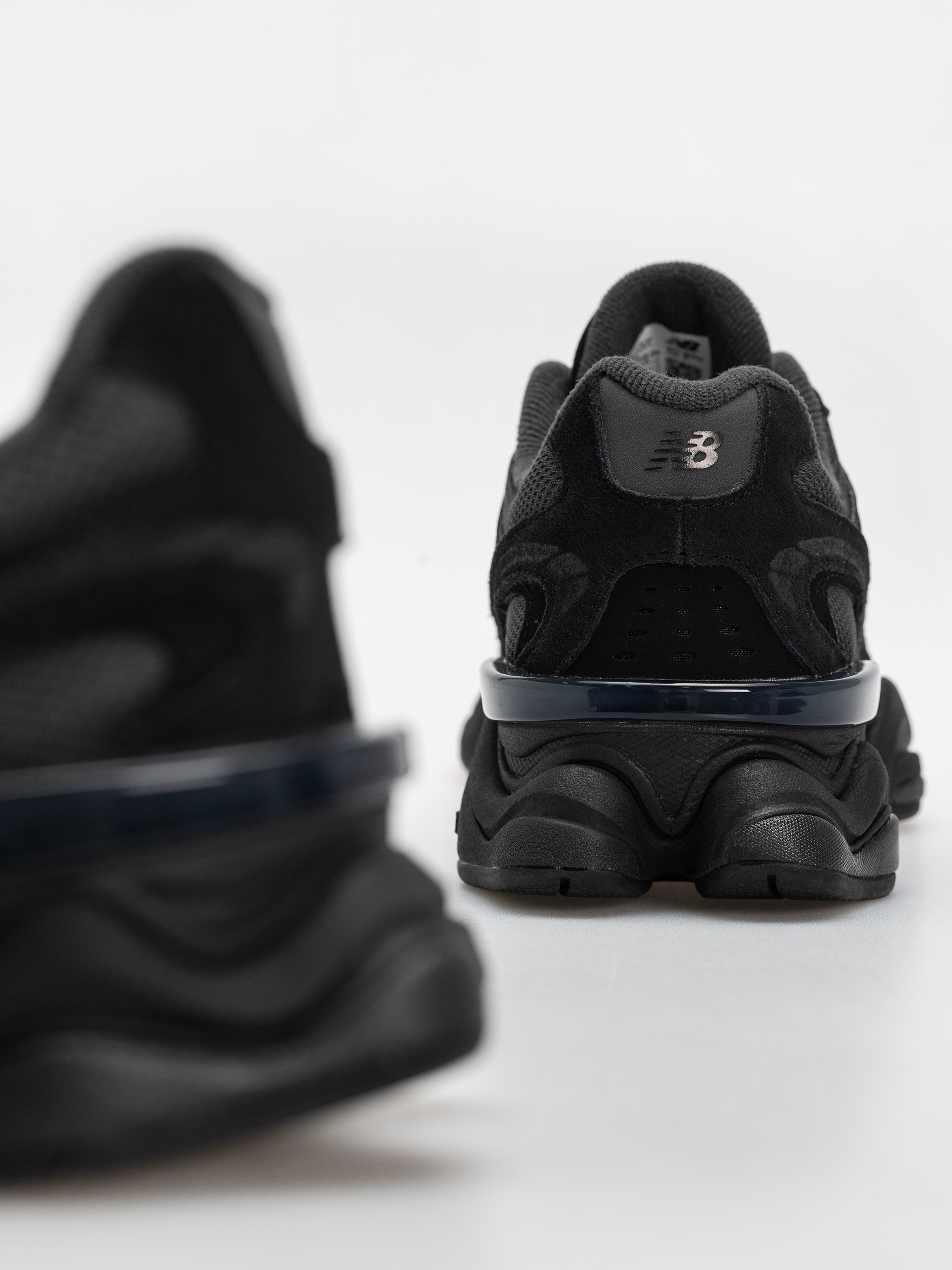 Pantofi New Balance 9060 (black/blacktop)