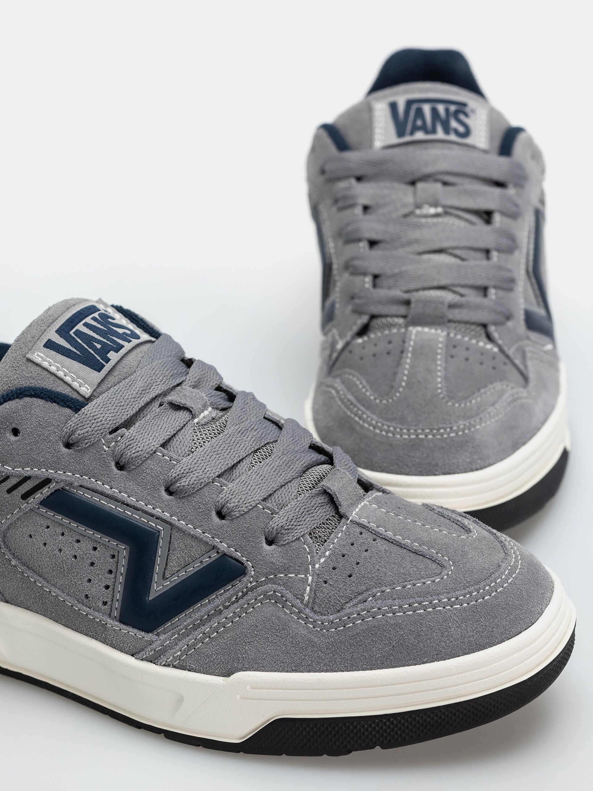 Pantofi Vans Upland (gray/navy)