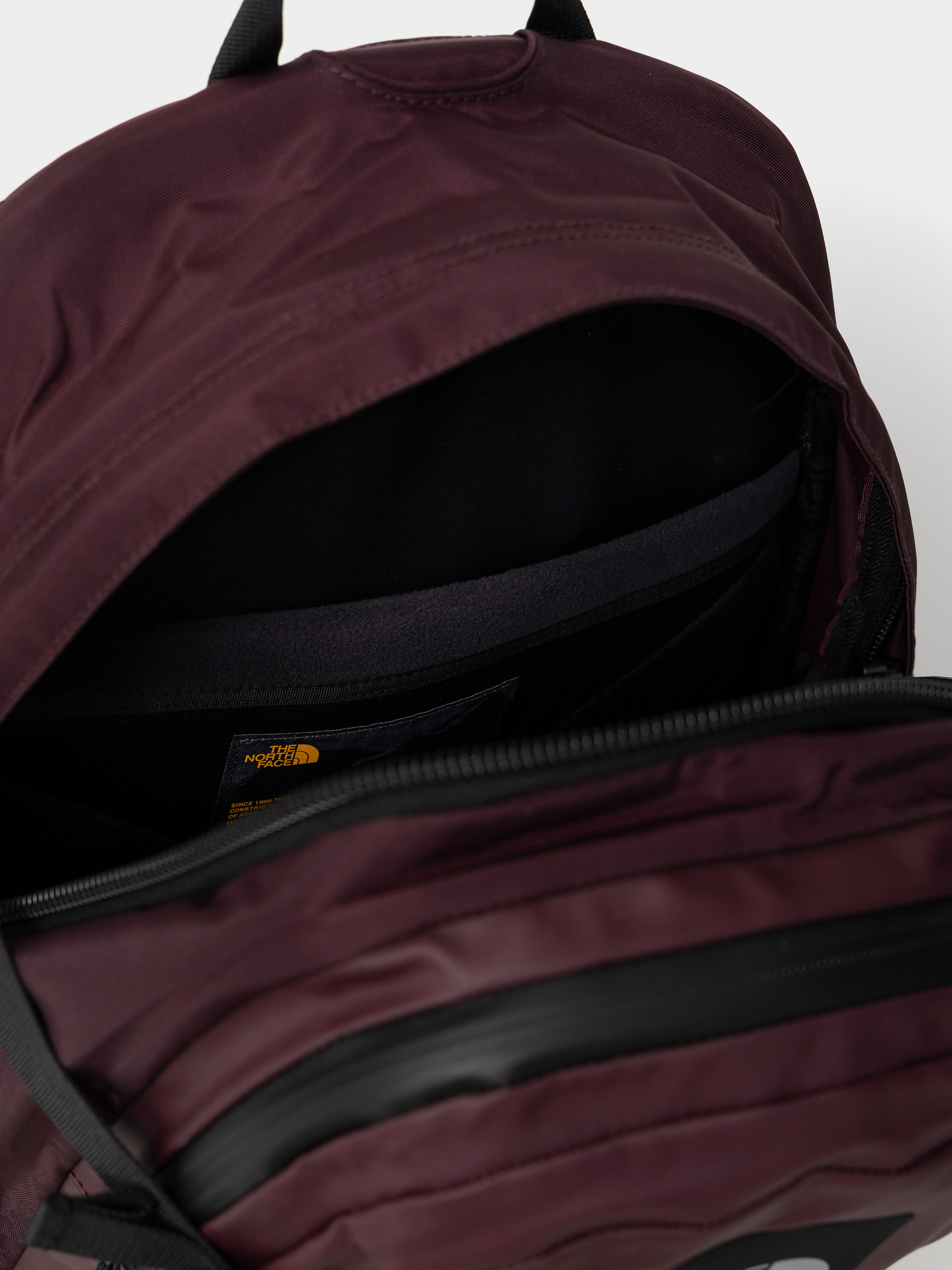 Rucsac The North Face Hot Shot Base Camp (deep burgundy)
