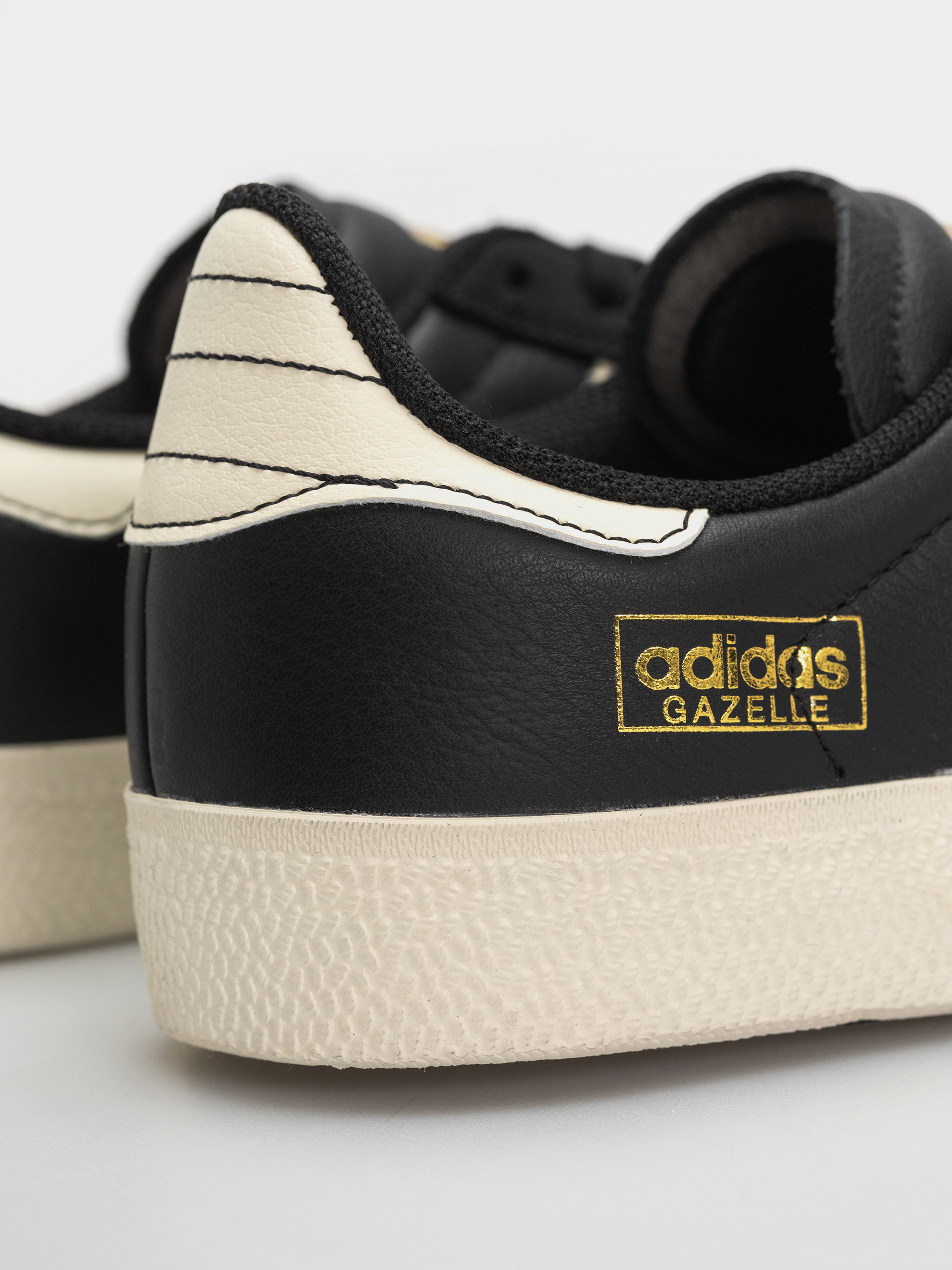 Pantofi adidas Gazelle Adv (cblack/crewht/goldmt)