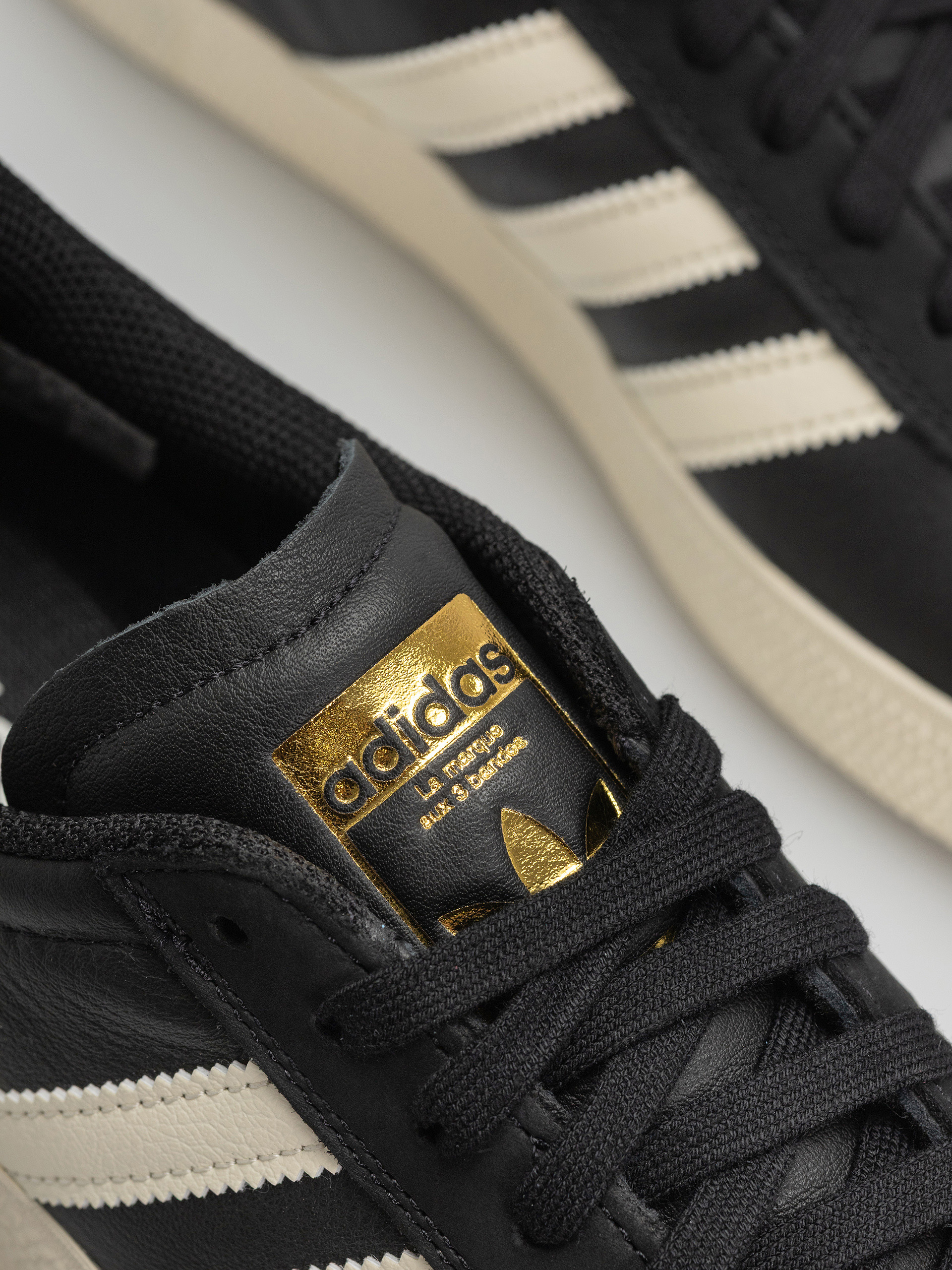Pantofi adidas Gazelle Adv (cblack/crewht/goldmt)
