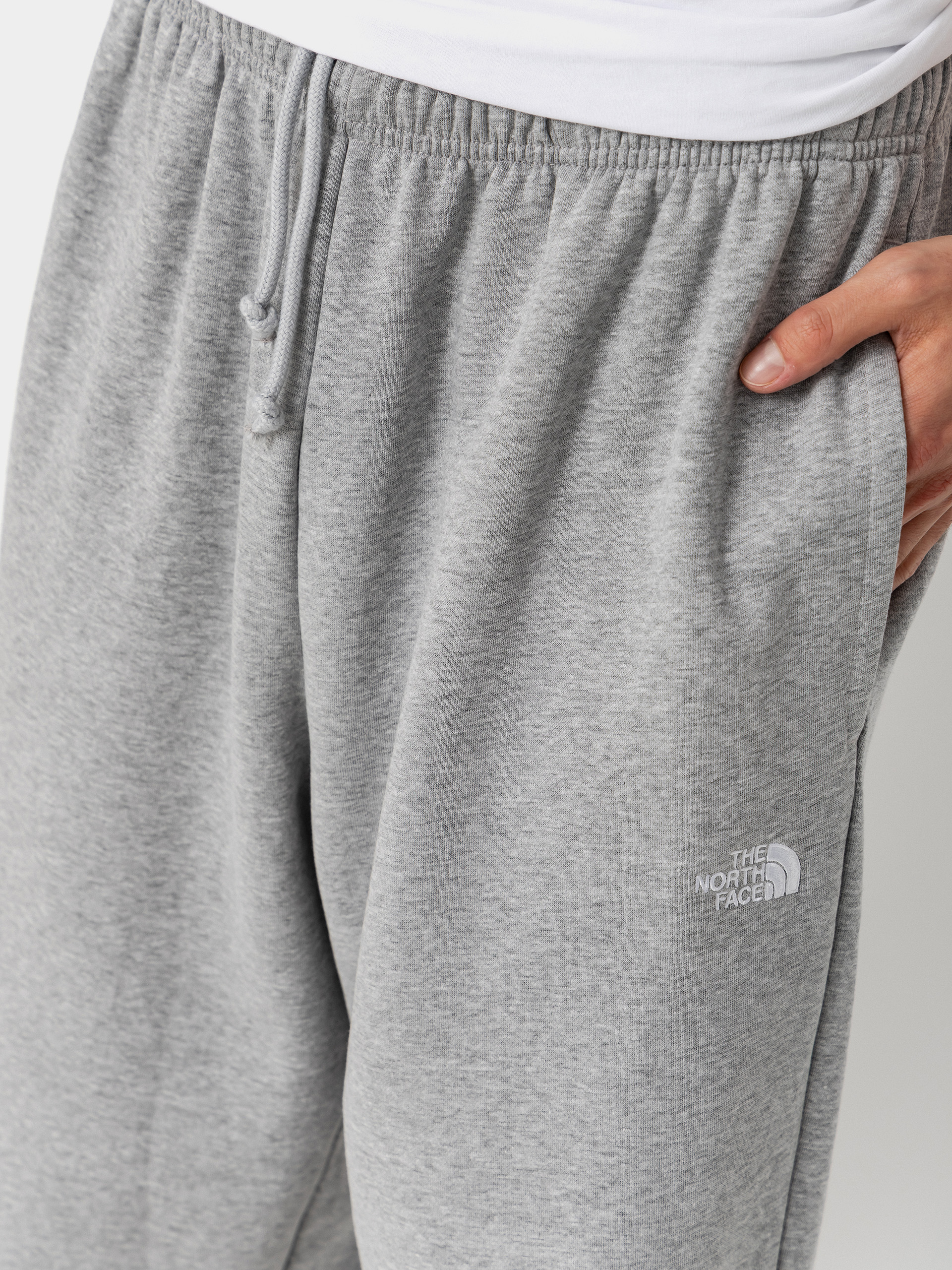 Pantaloni The North Face Evolution Simple Dome Regular Jogger (tnf pale grey heather)