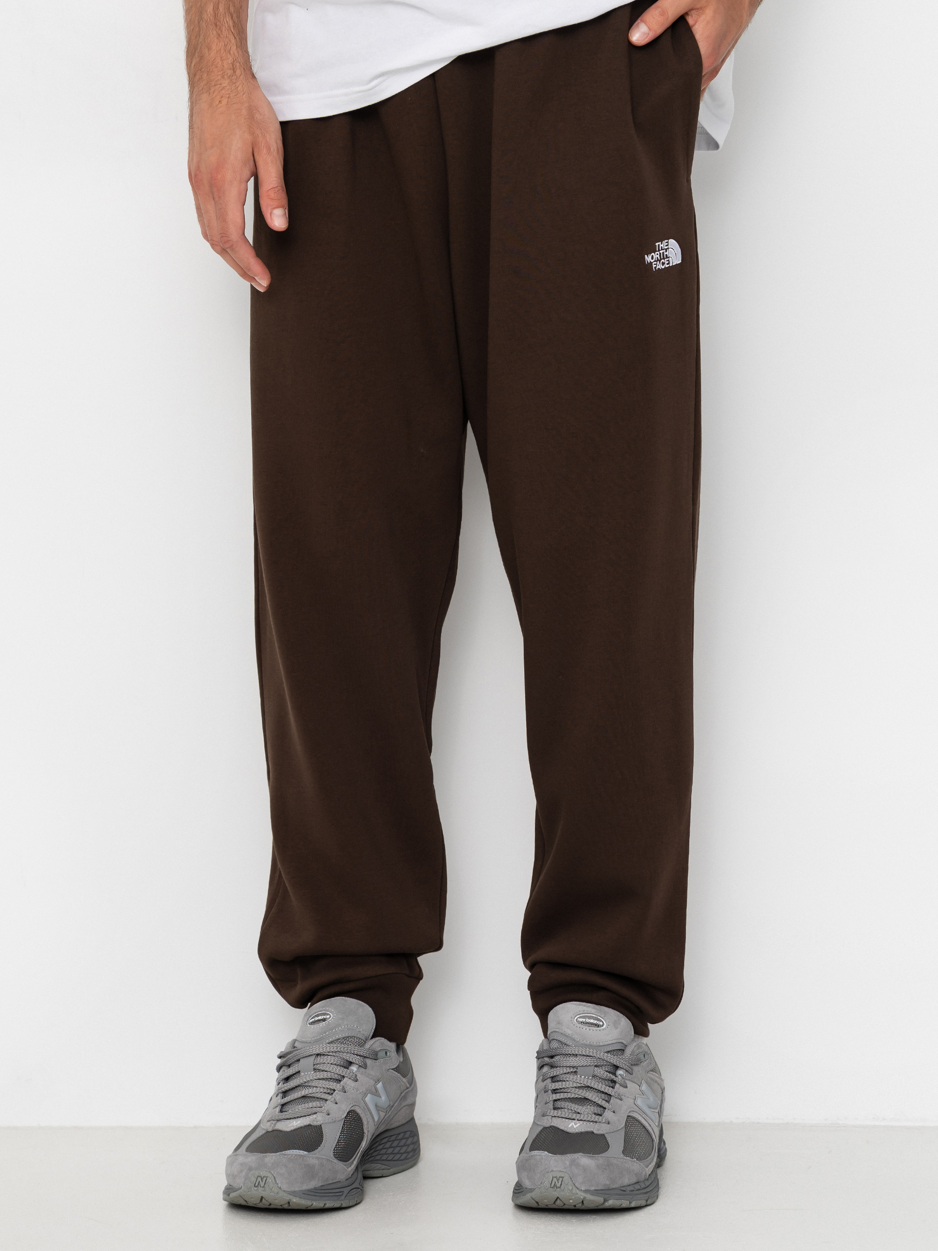 Pantaloni The North Face Evolution Simple Dome Regular Jogger (dark chestnut)