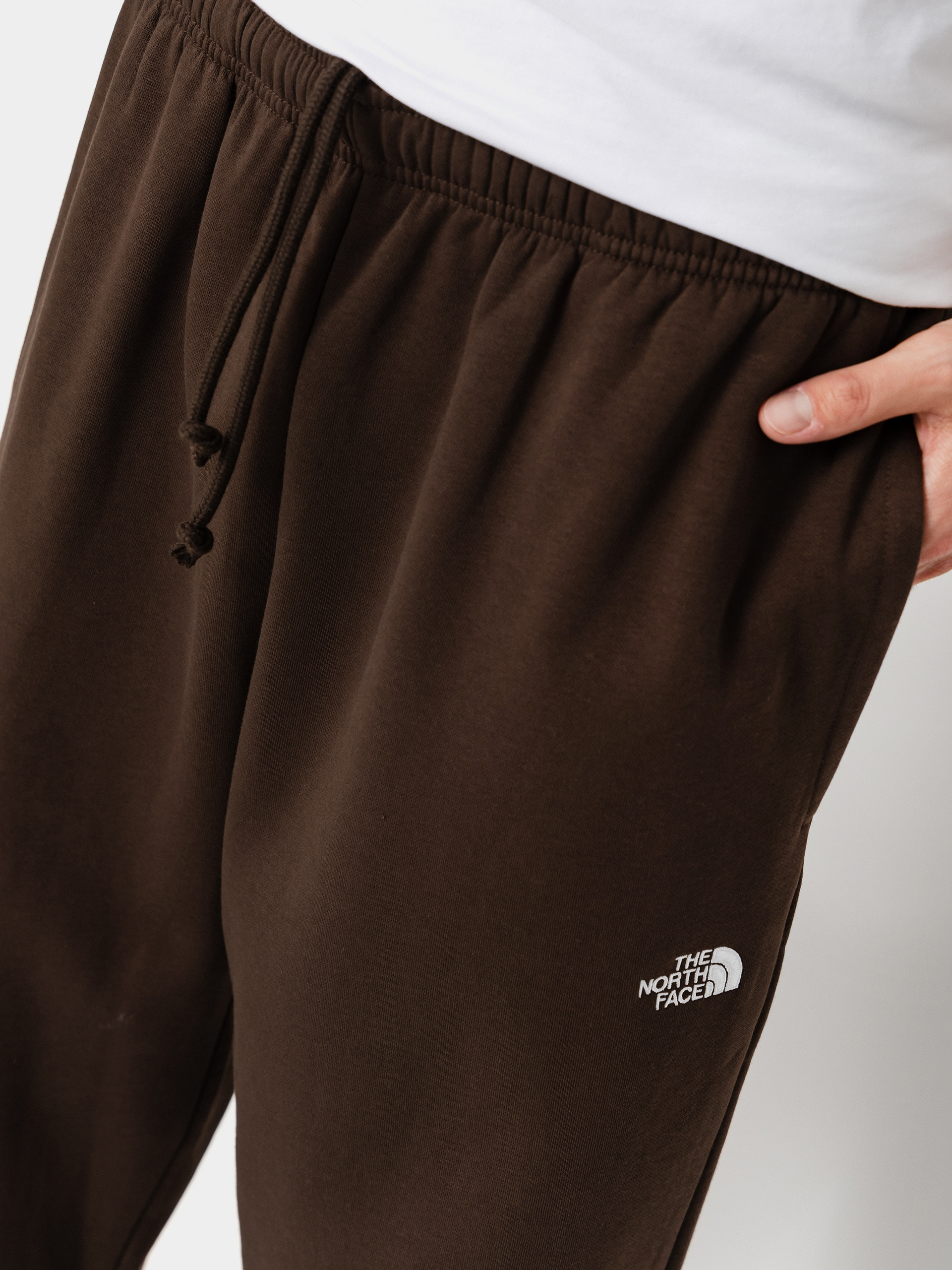Pantaloni The North Face Evolution Simple Dome Regular Jogger (dark chestnut)