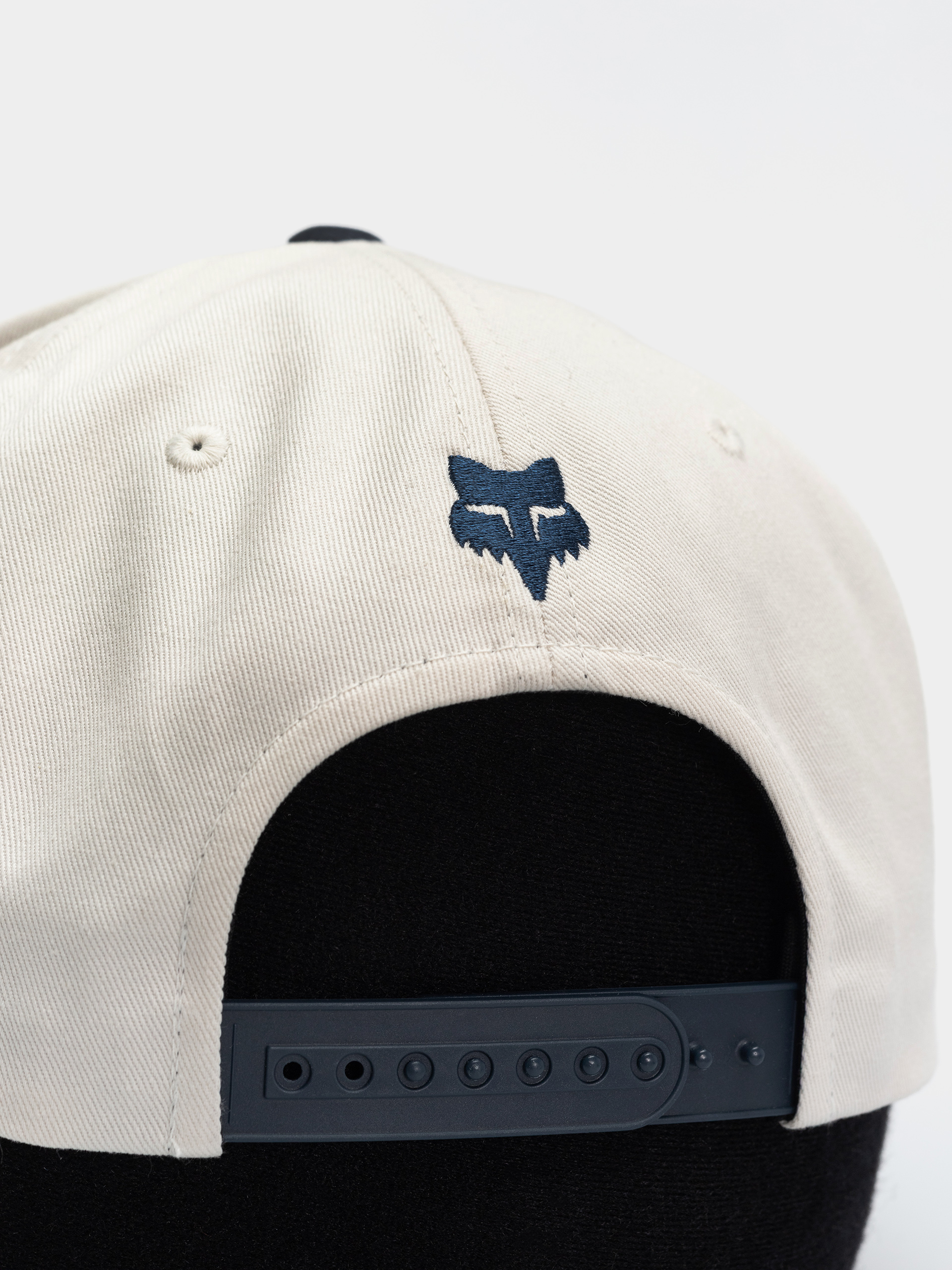 Șapcă Fox Warped Snapback (prl white)