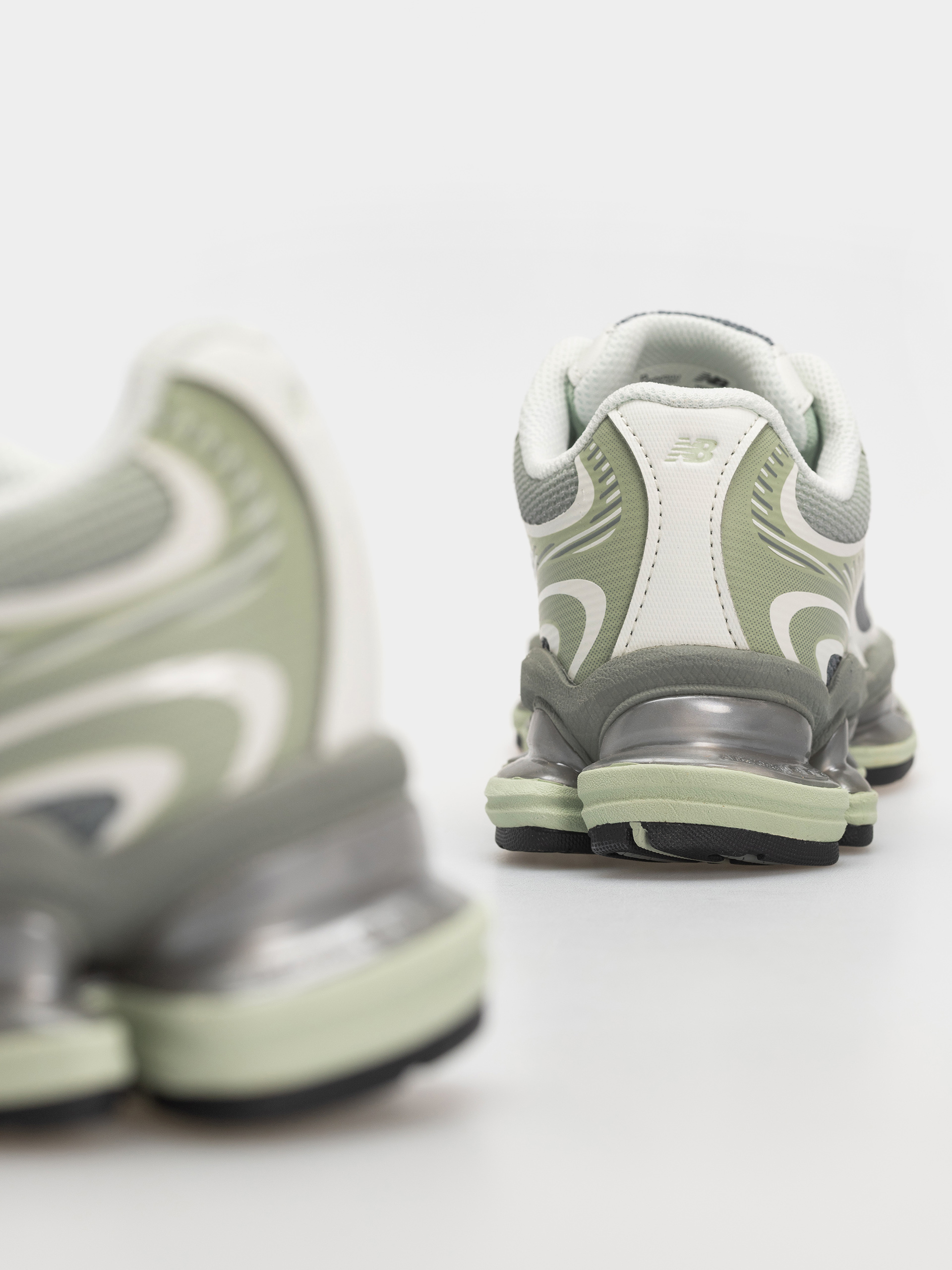 Pantofi New Balance 2000 (silver moss/bayberry/sea salt)