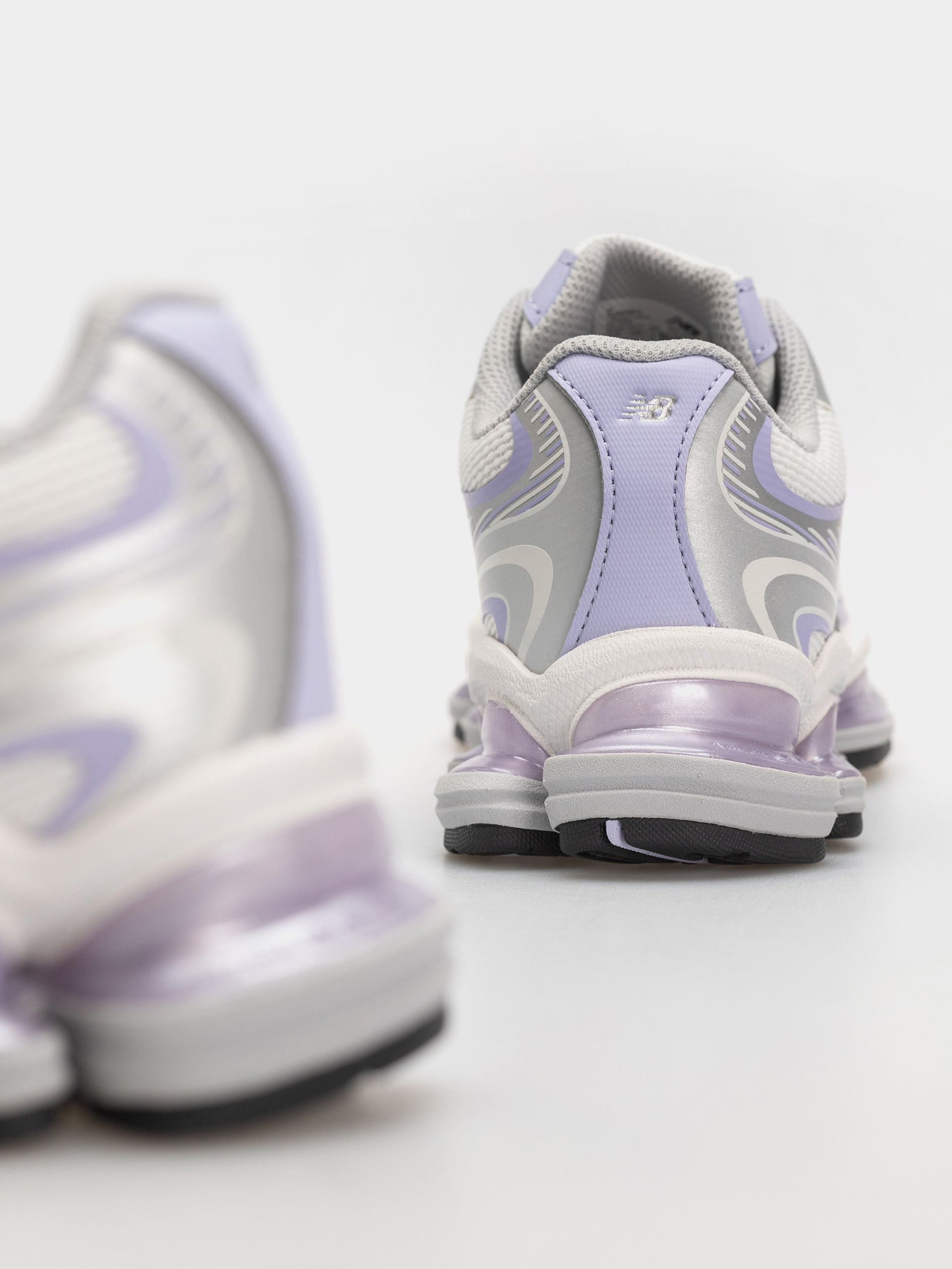 Pantofi New Balance 2000 (reflection/smoked violet)
