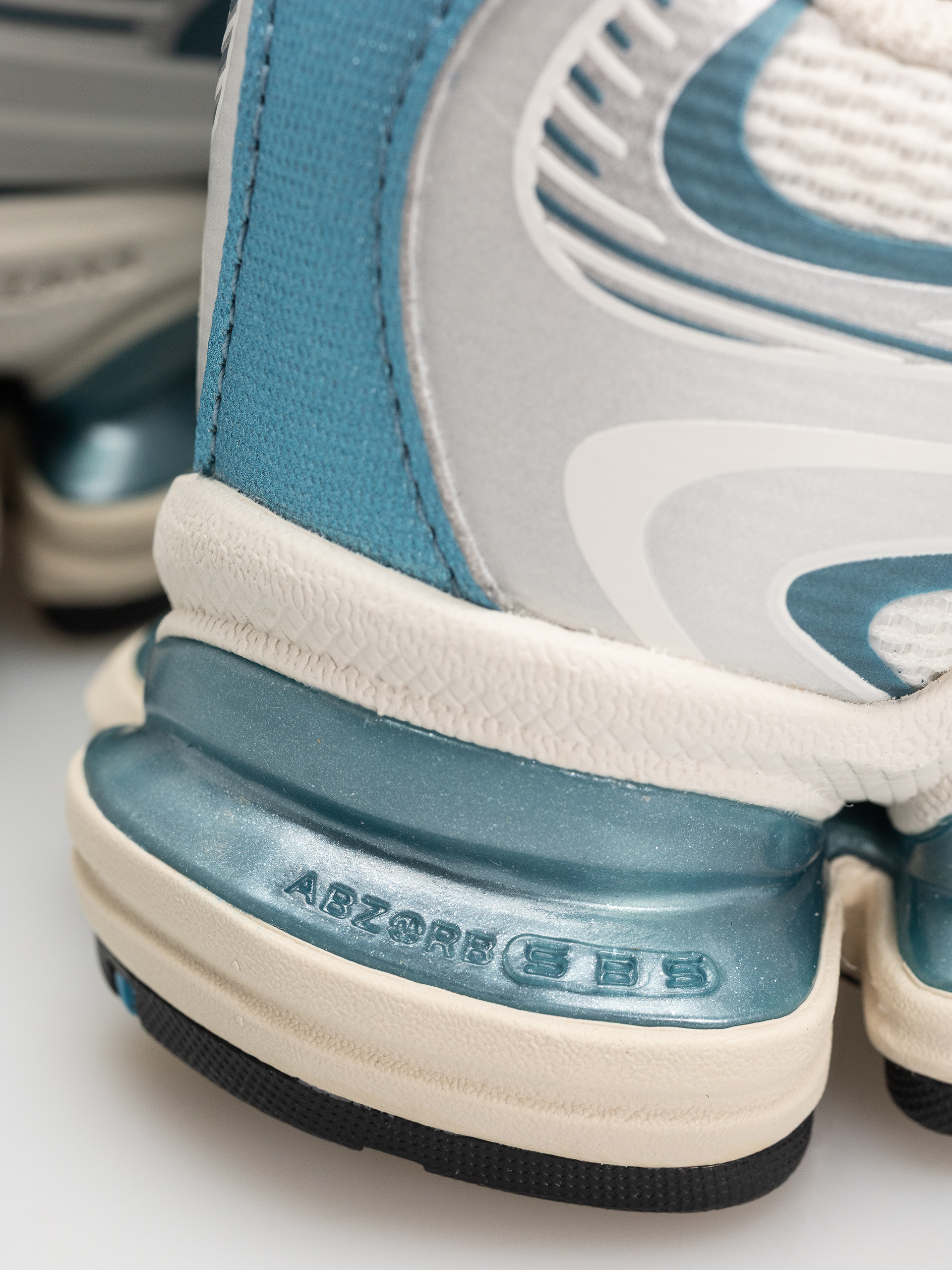 Pantofi New Balance 2000 (sea salt/altitude metallic)