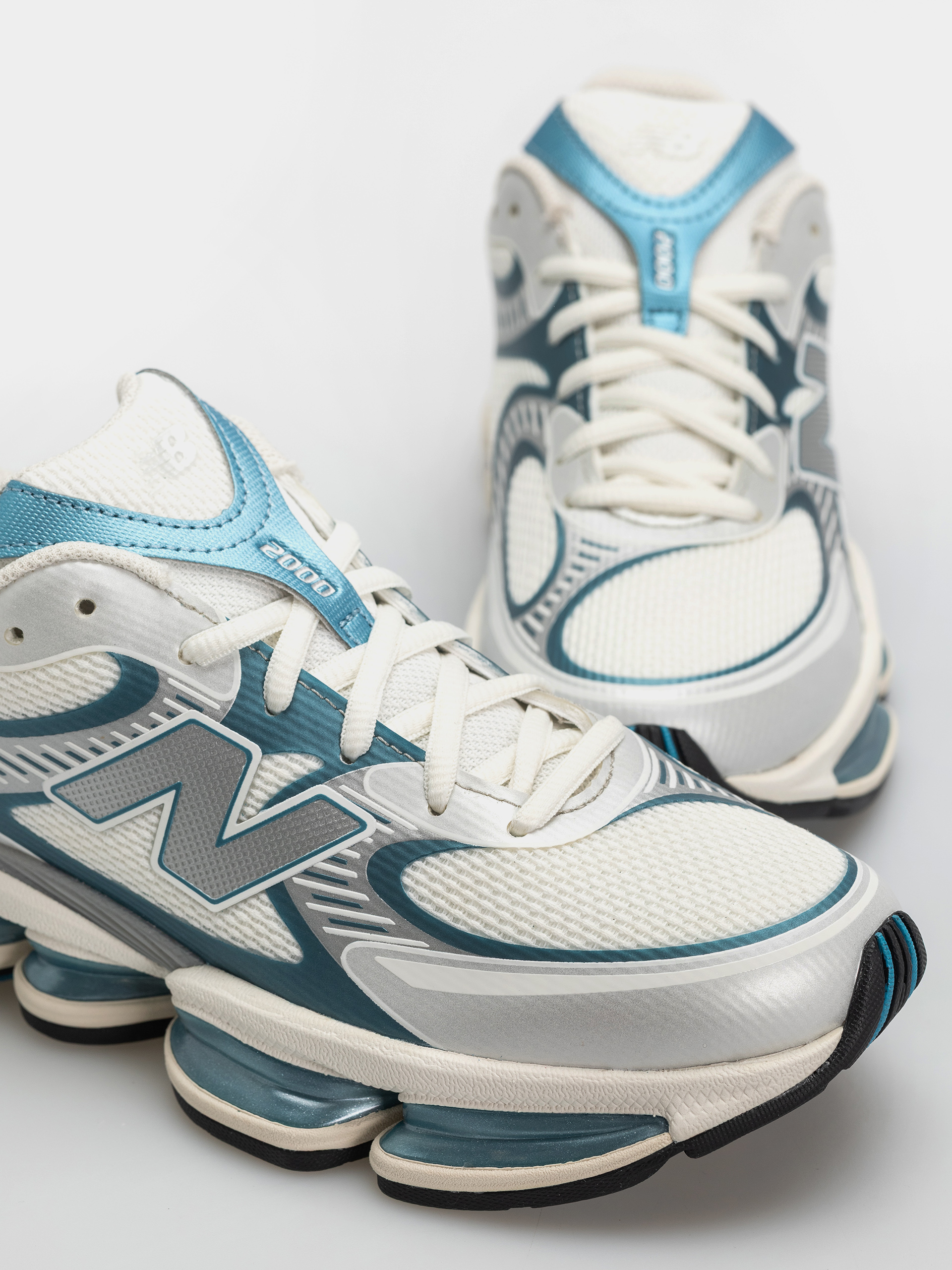 Pantofi New Balance 2000 (sea salt/altitude metallic)