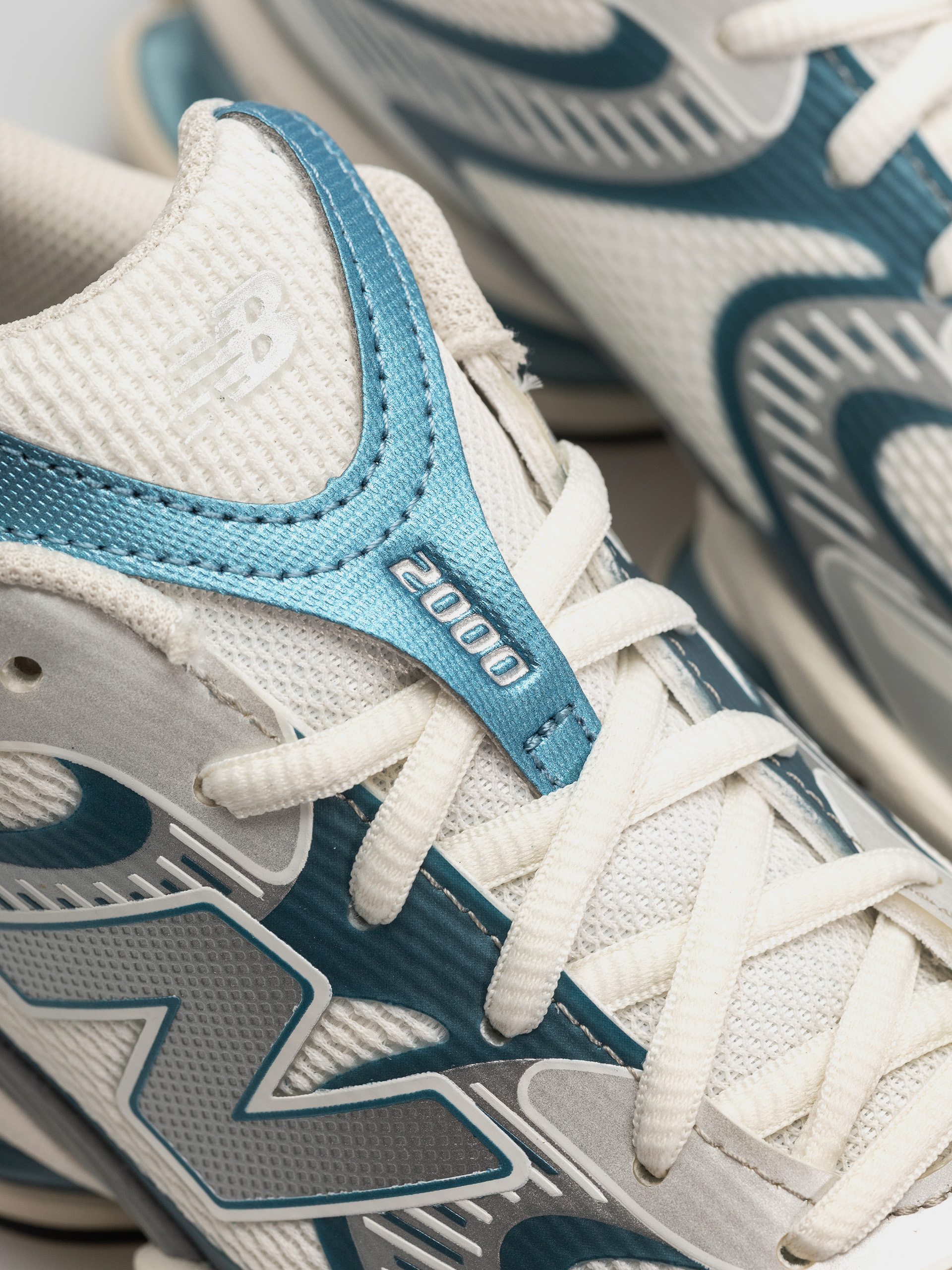 Pantofi New Balance 2000 (sea salt/altitude metallic)