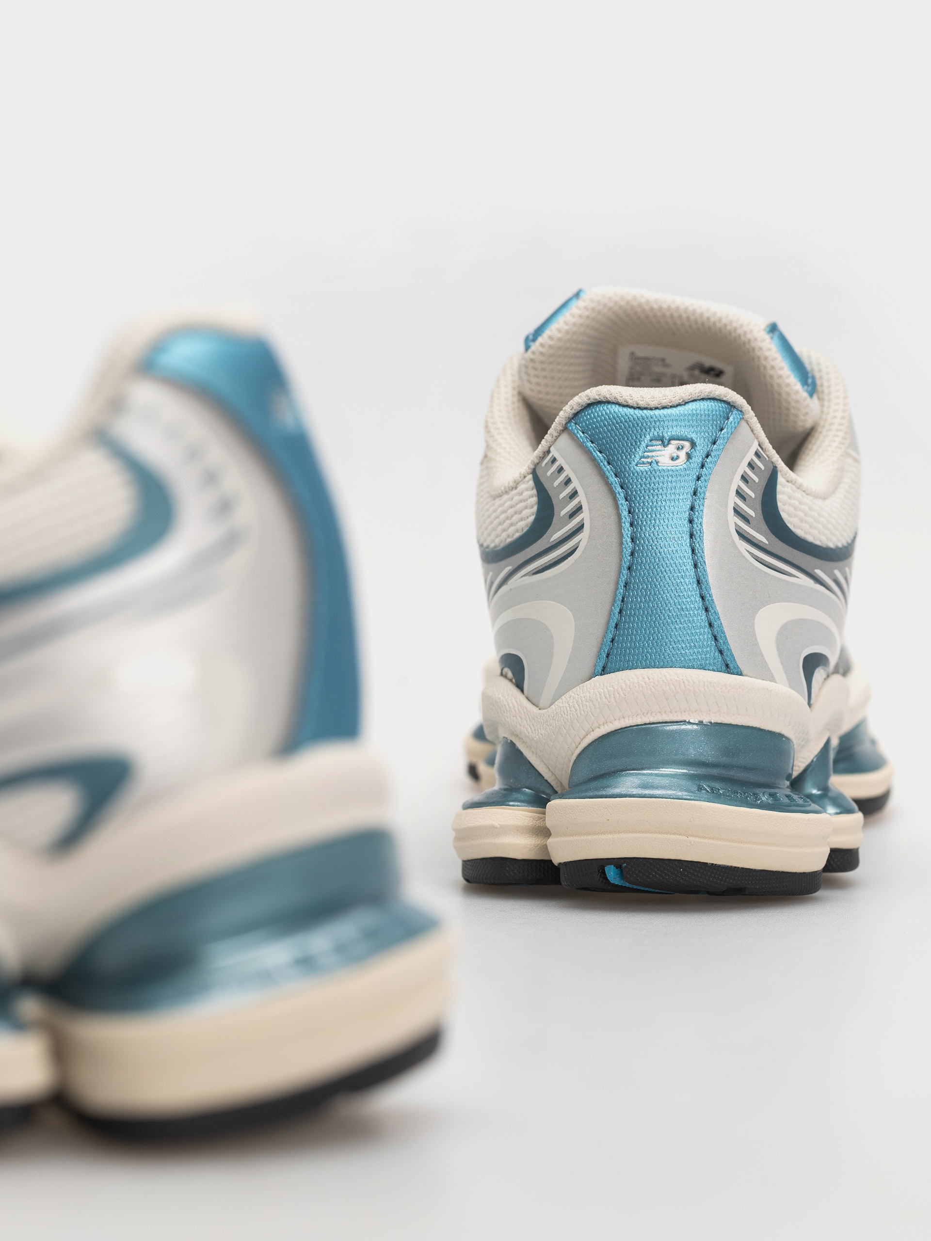 Pantofi New Balance 2000 (sea salt/altitude metallic)