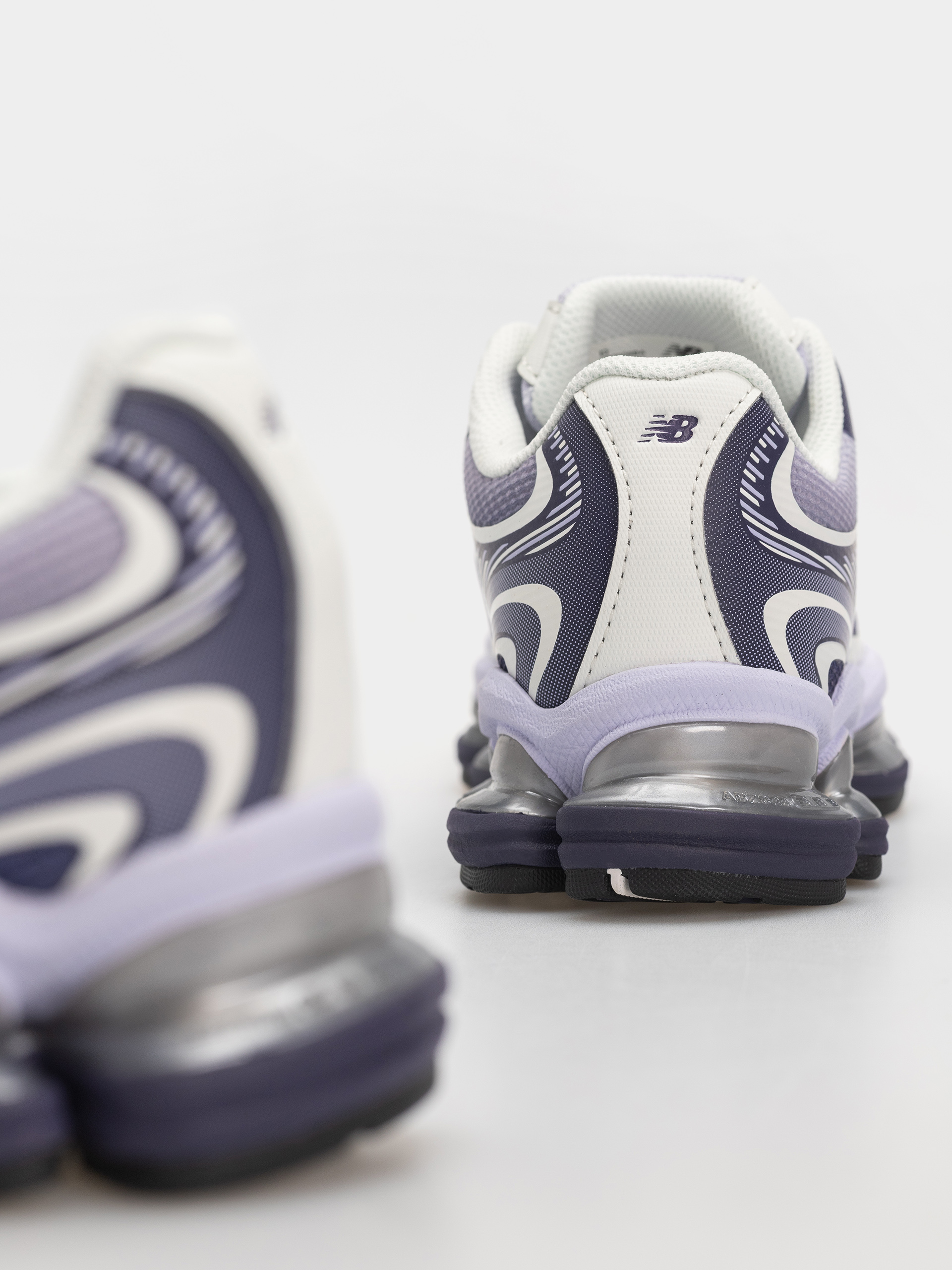 Pantofi New Balance 2000 (boysenberry/smoked violet/sea salt)