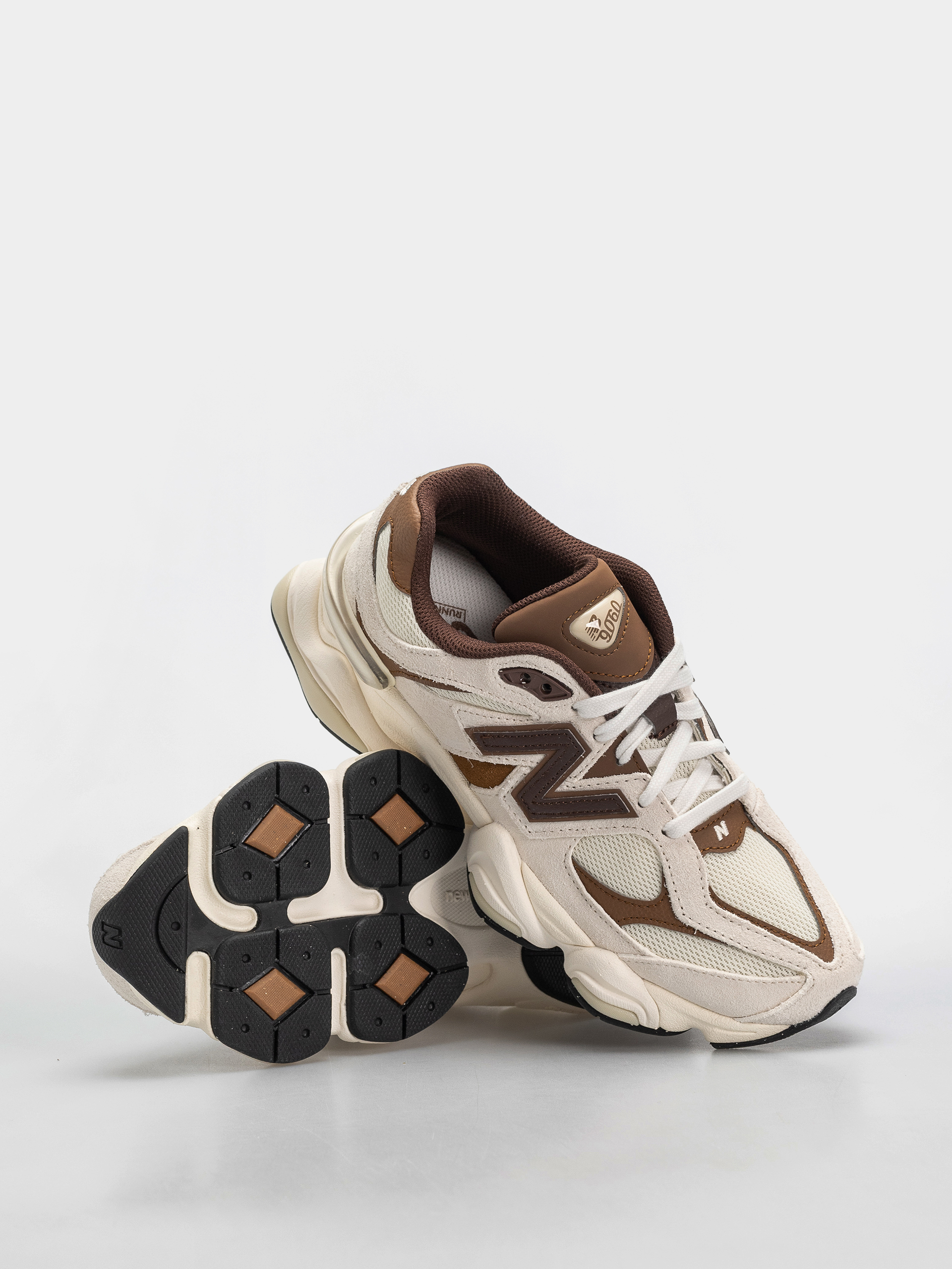 Pantofi New Balance 9060 (breakfast tea/angora)
