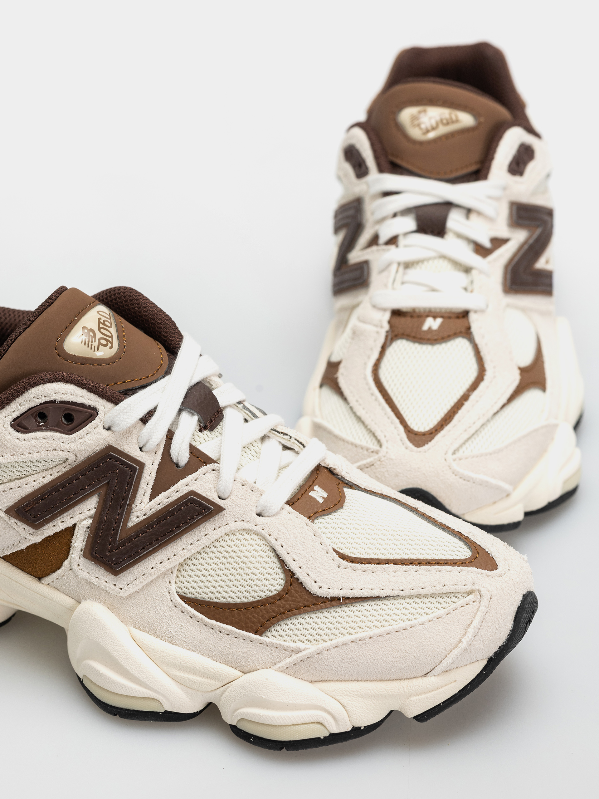 Pantofi New Balance 9060 (breakfast tea/angora)