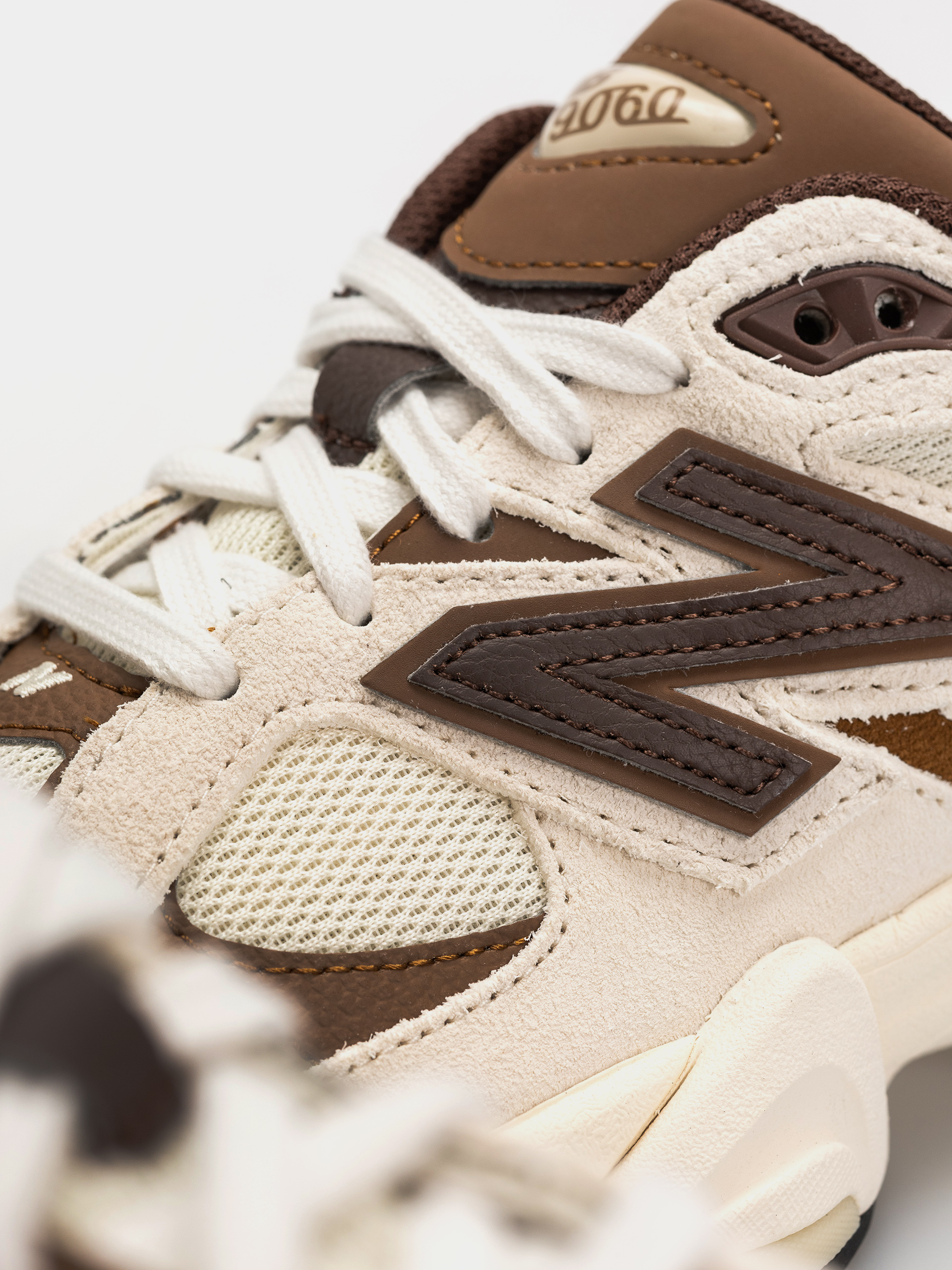 Pantofi New Balance 9060 (breakfast tea/angora)