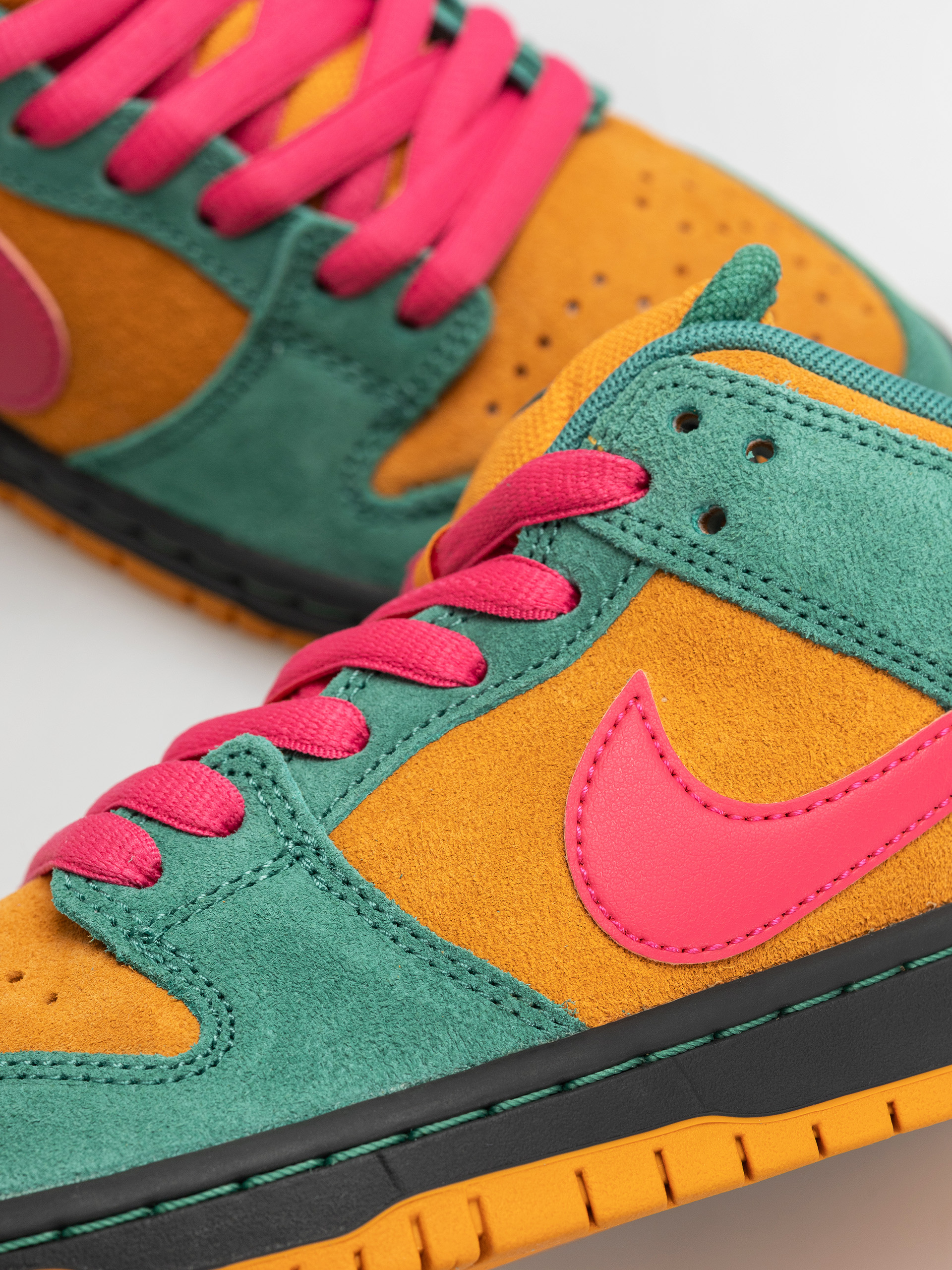 Pantofi Nike SB Dunk Low Pro (green noise/watermelon light curry)