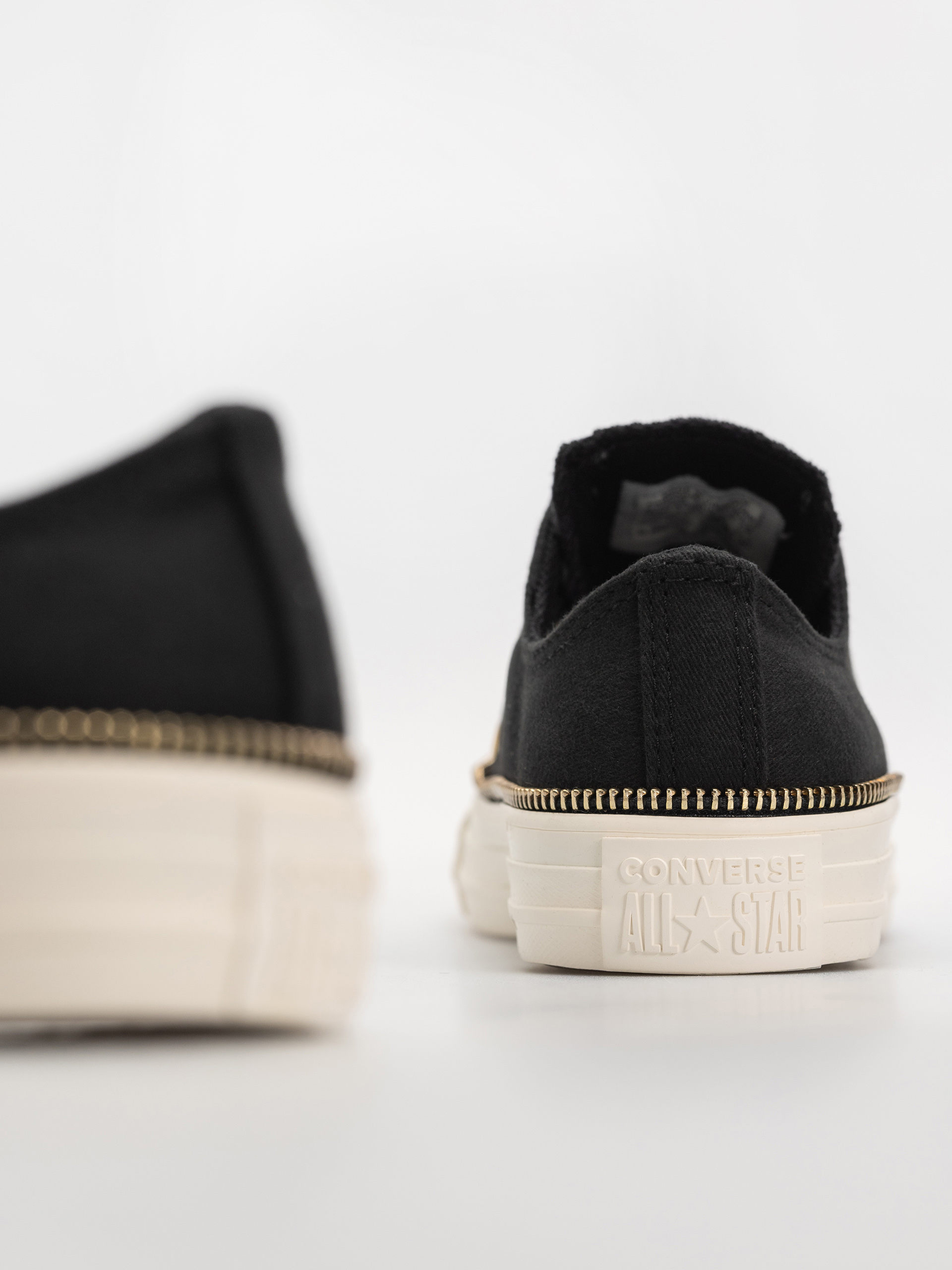 Teniși Converse Chuck Taylor All Star Ox Wmn (black/egret/gold)