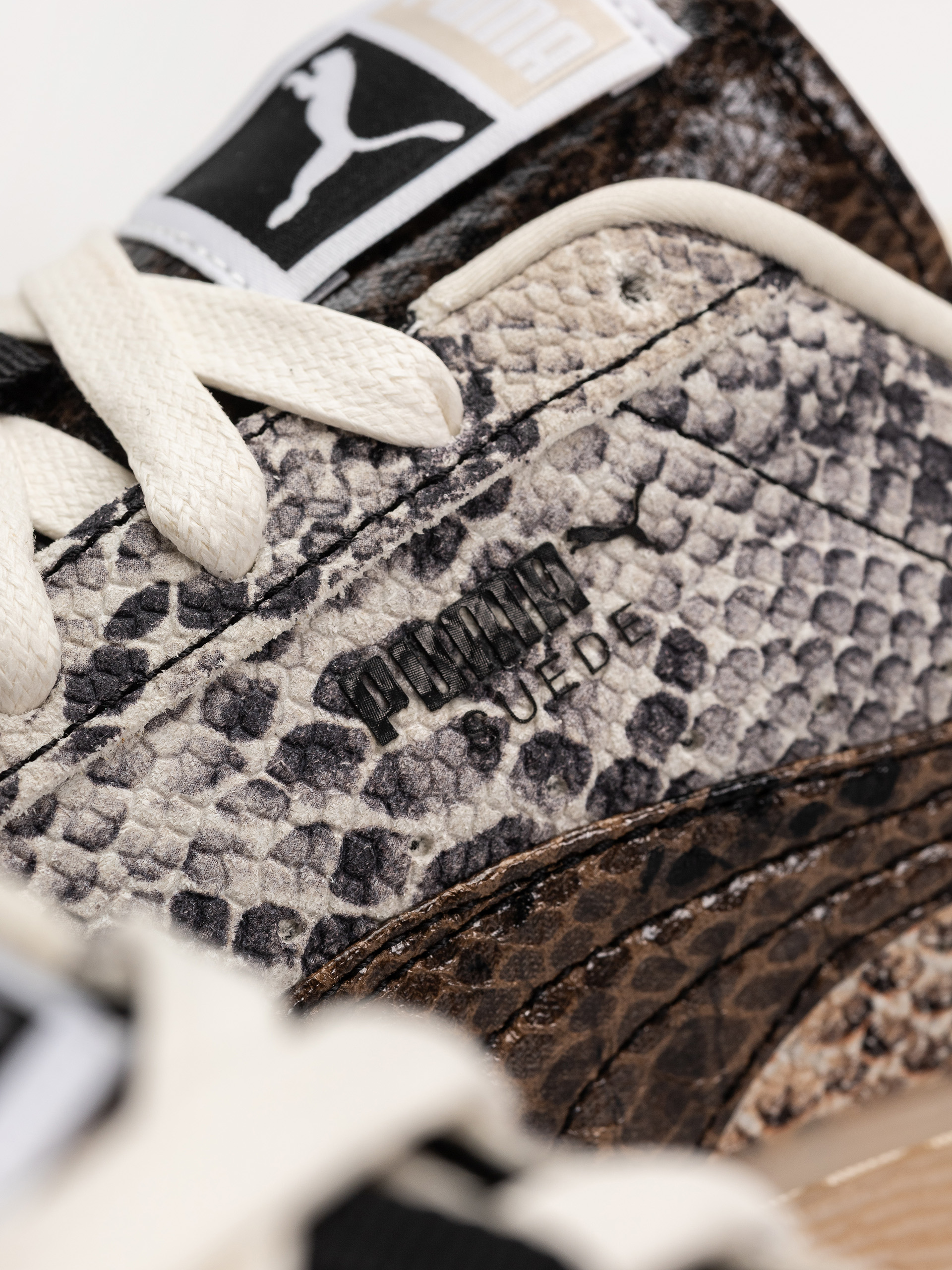 Pantofi Puma Suede Snake (frosted ivory/puma black)
