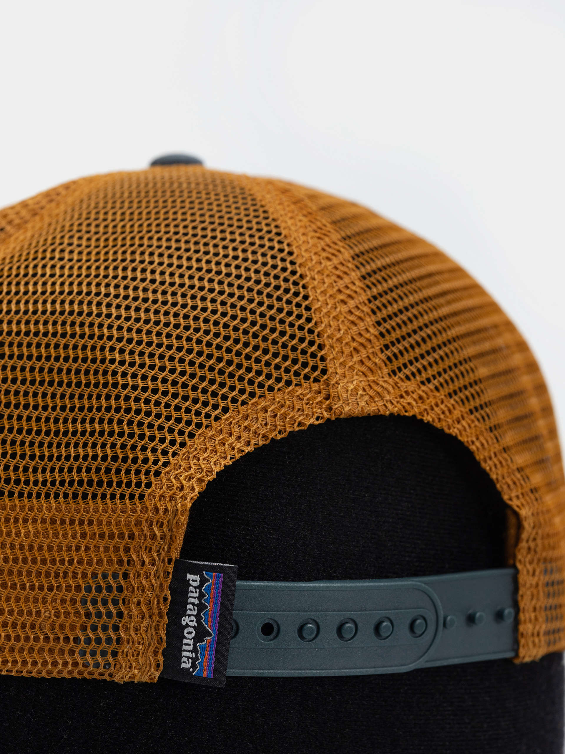 Șapcă Patagonia P 6 Logo Trucker (lynx tan)