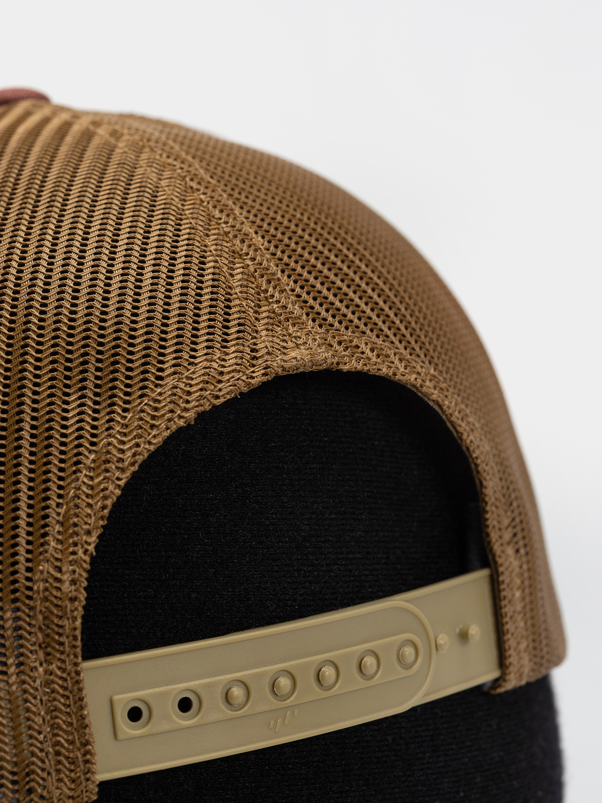 Șapcă Columbia Mesh Snap Back (red rocks/delta)
