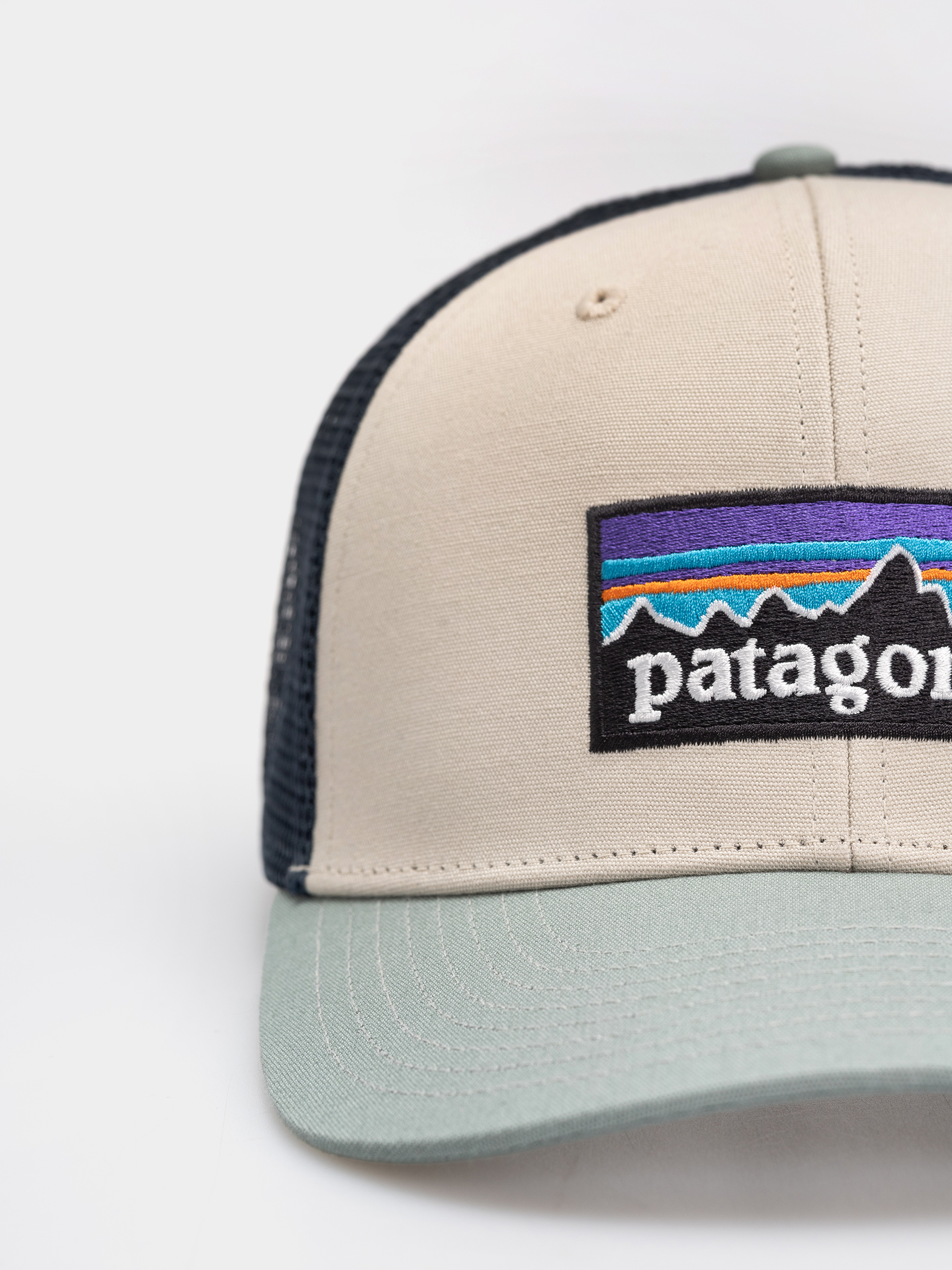 Șapcă Patagonia P 6 Logo Trucker (pumice)