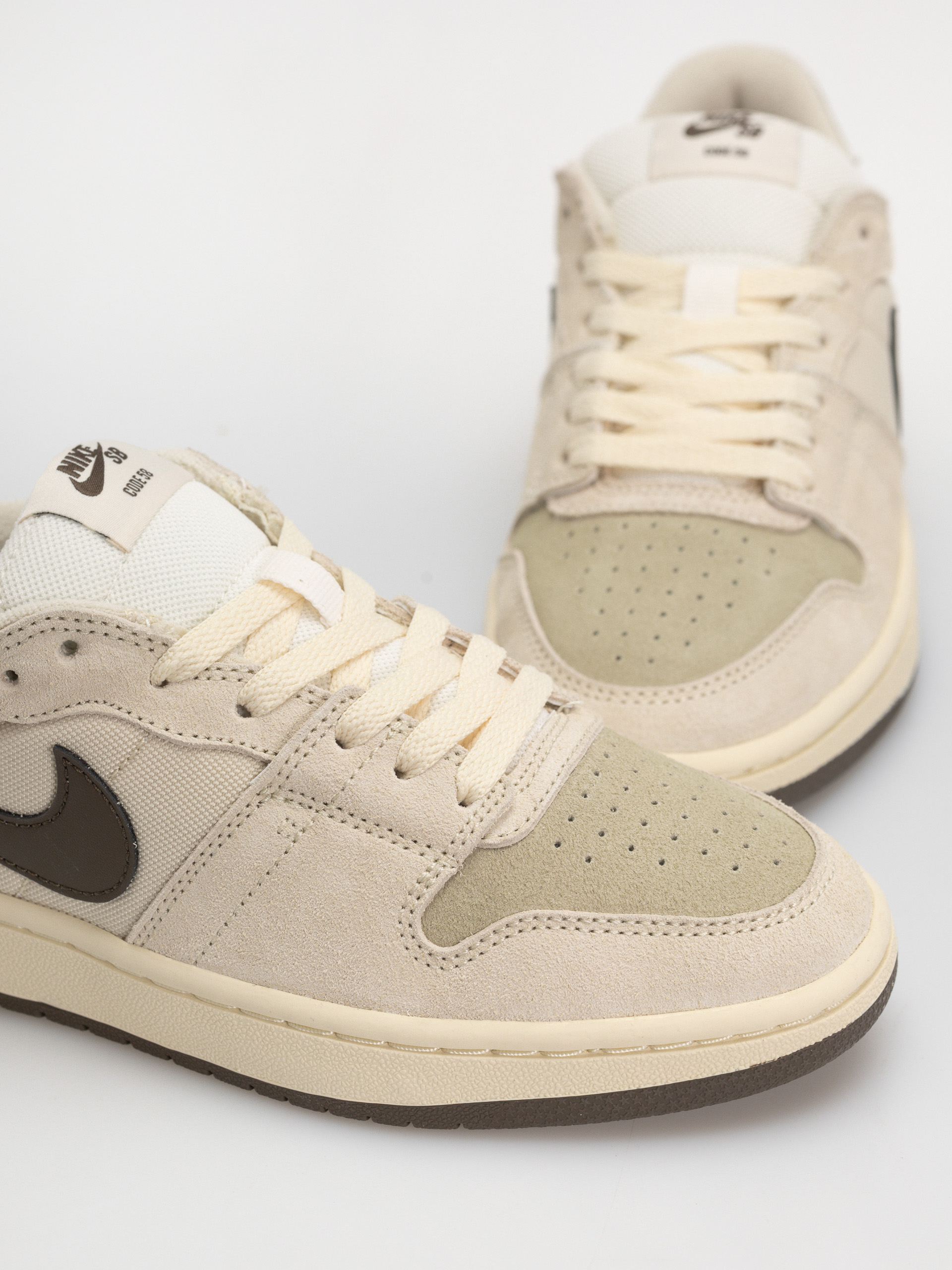 Pantofi Nike SB Code 58 (pale ivory/dark hazel lt khaki muslin)