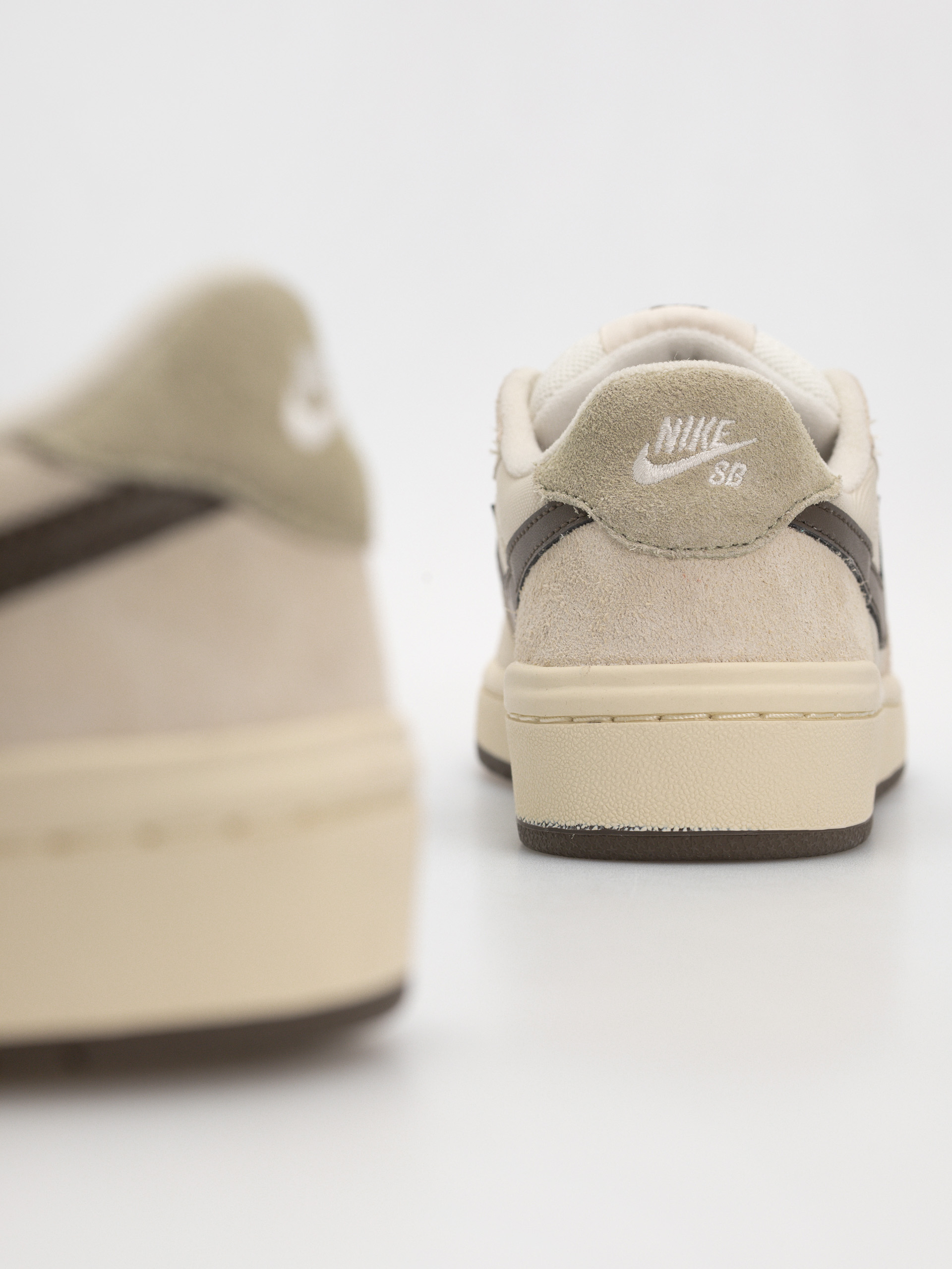 Pantofi Nike SB Code 58 (pale ivory/dark hazel lt khaki muslin)
