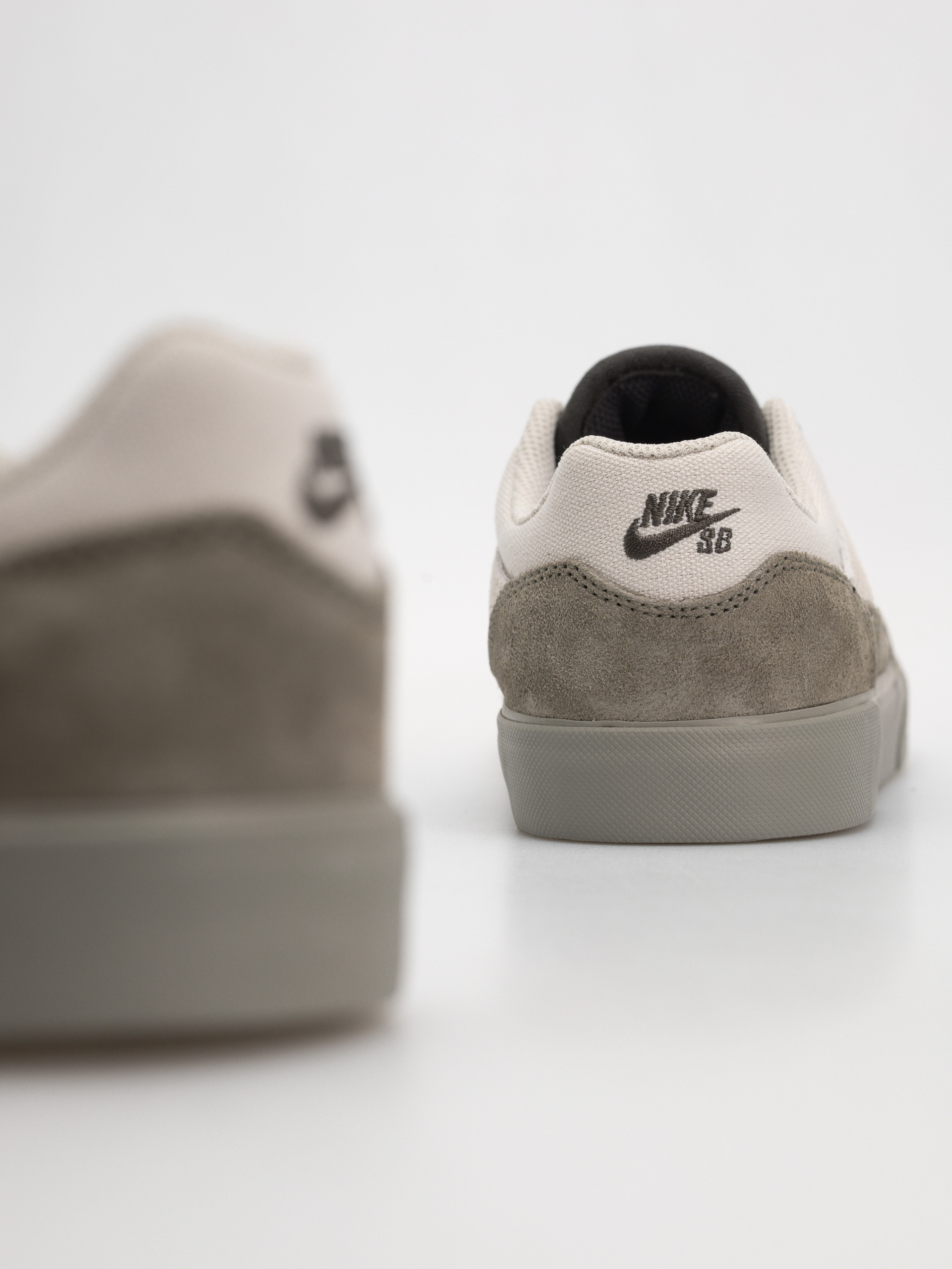 Pantofi Nike SB Malor (light bone/light bone light army)