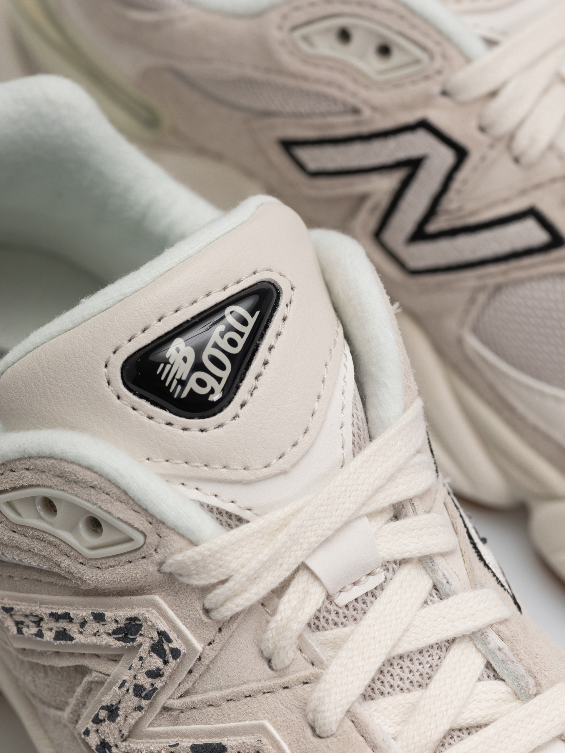 Pantofi New Balance 9060 (moonbeam/sea salt/black)