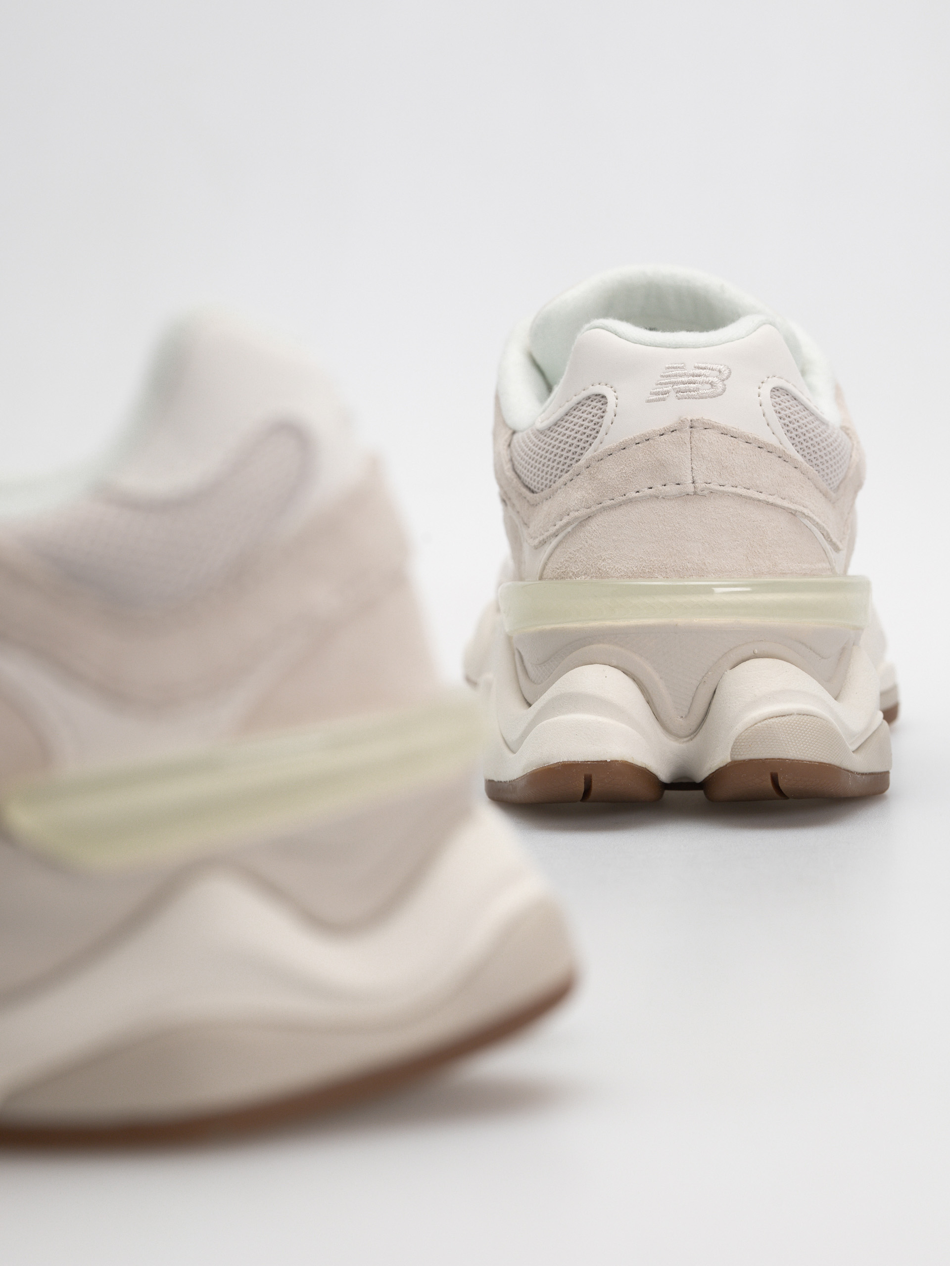 Pantofi New Balance 9060 (moonbeam/sea salt/black)