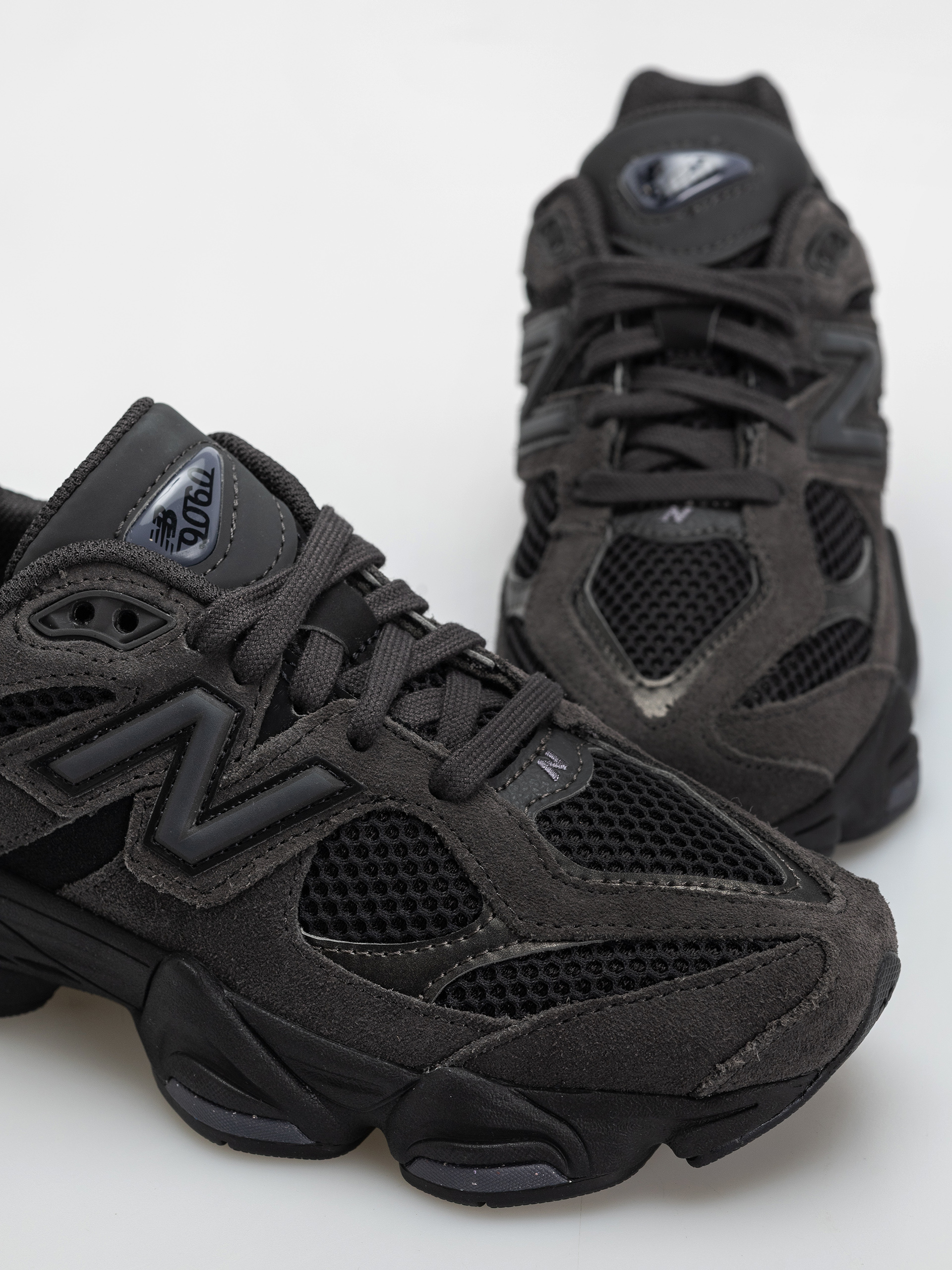 Pantofi New Balance 9060 JR (black/neptune grey)