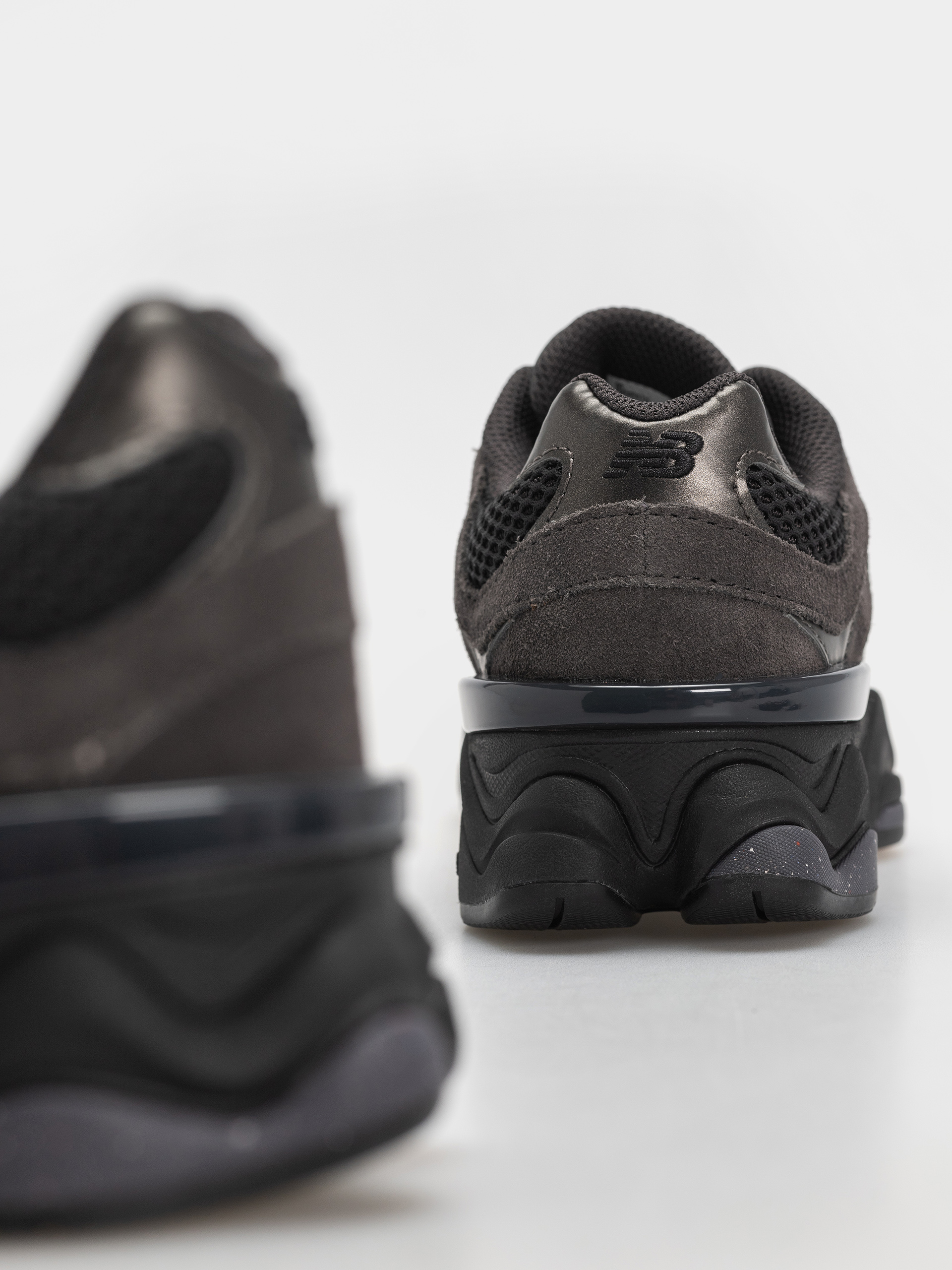 Pantofi New Balance 9060 JR (black/neptune grey)