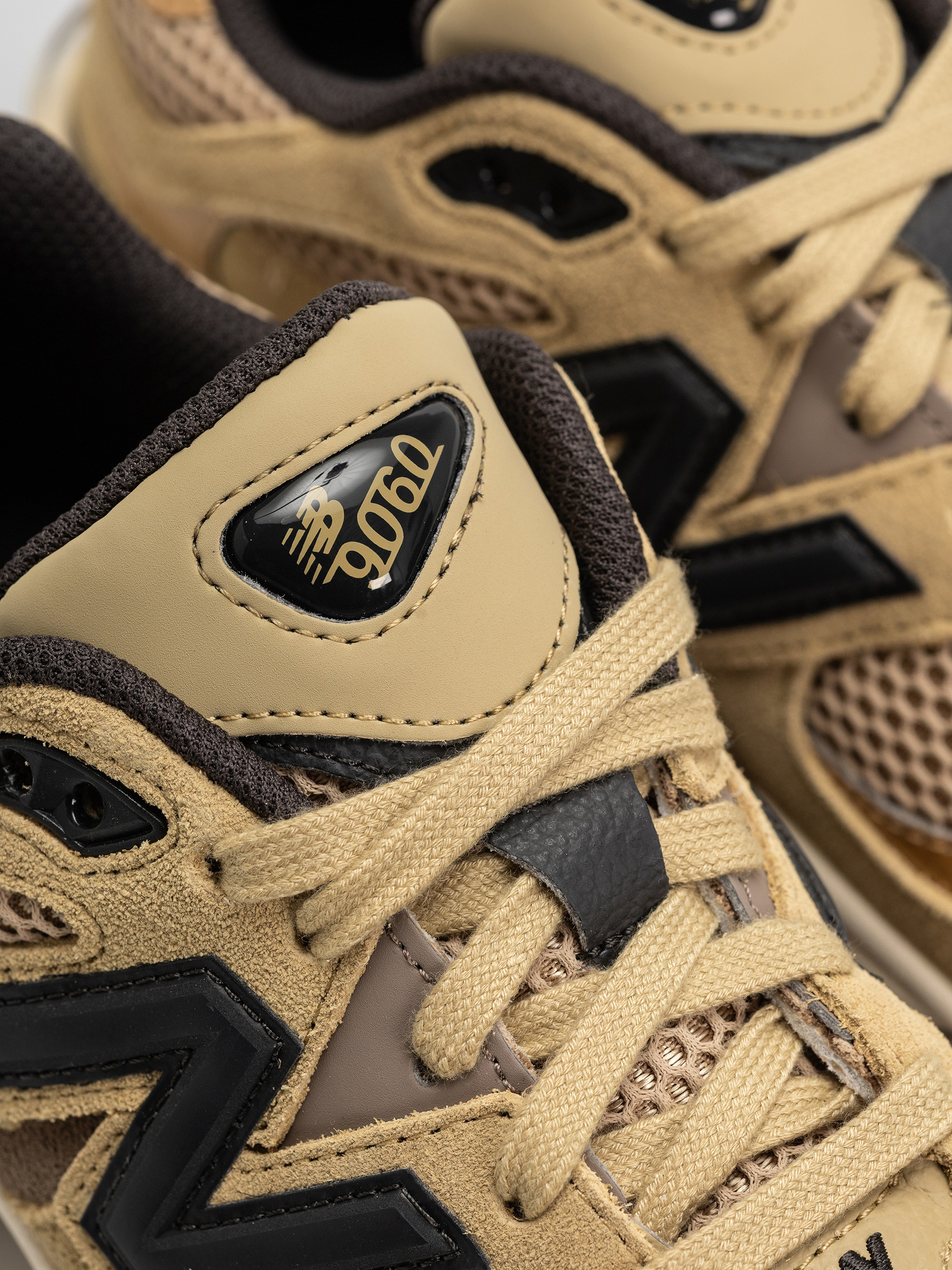 Pantofi New Balance 9060 (quicksand/incense)