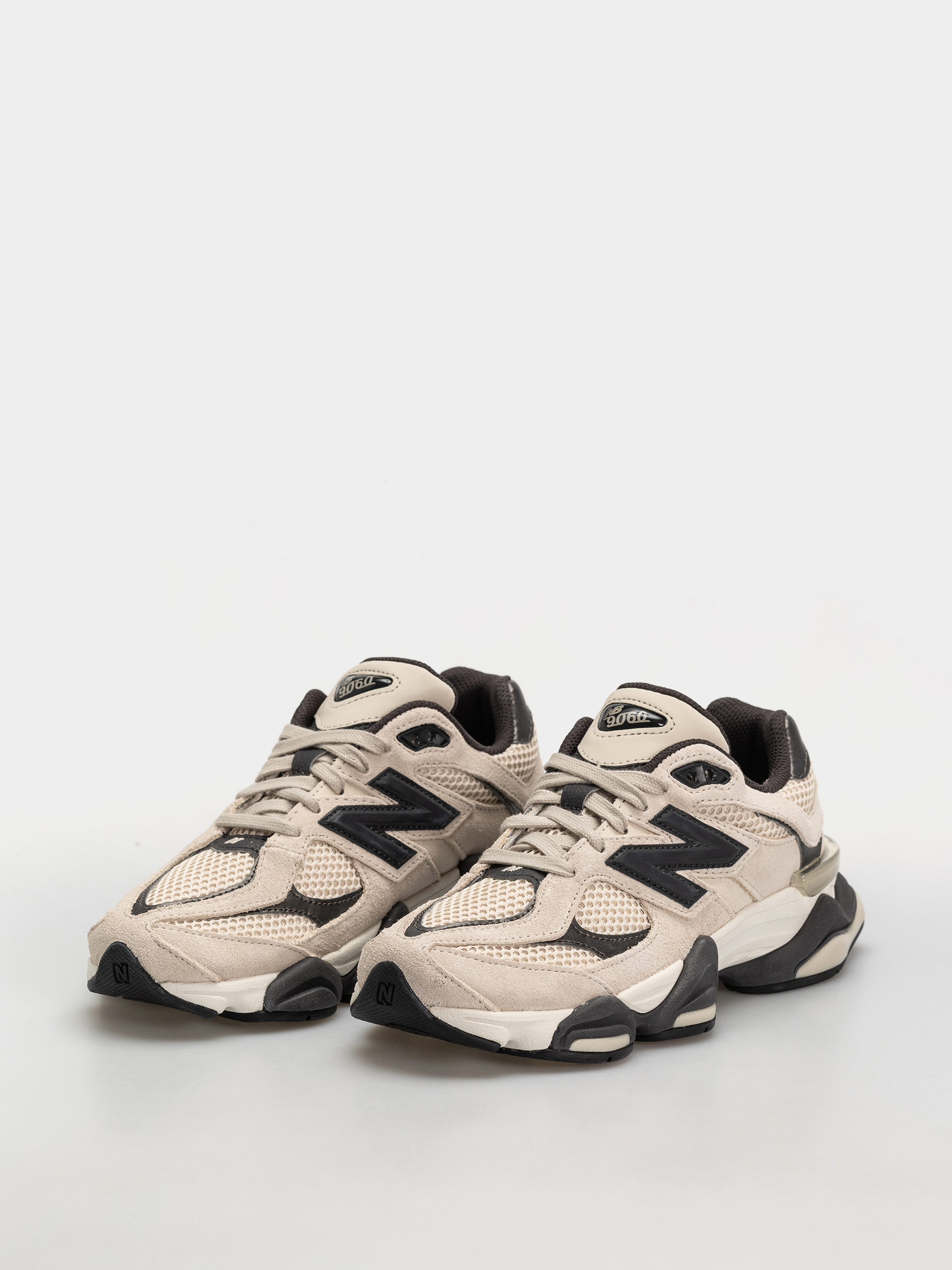 Pantofi New Balance 9060 (timberwolf/black cement)