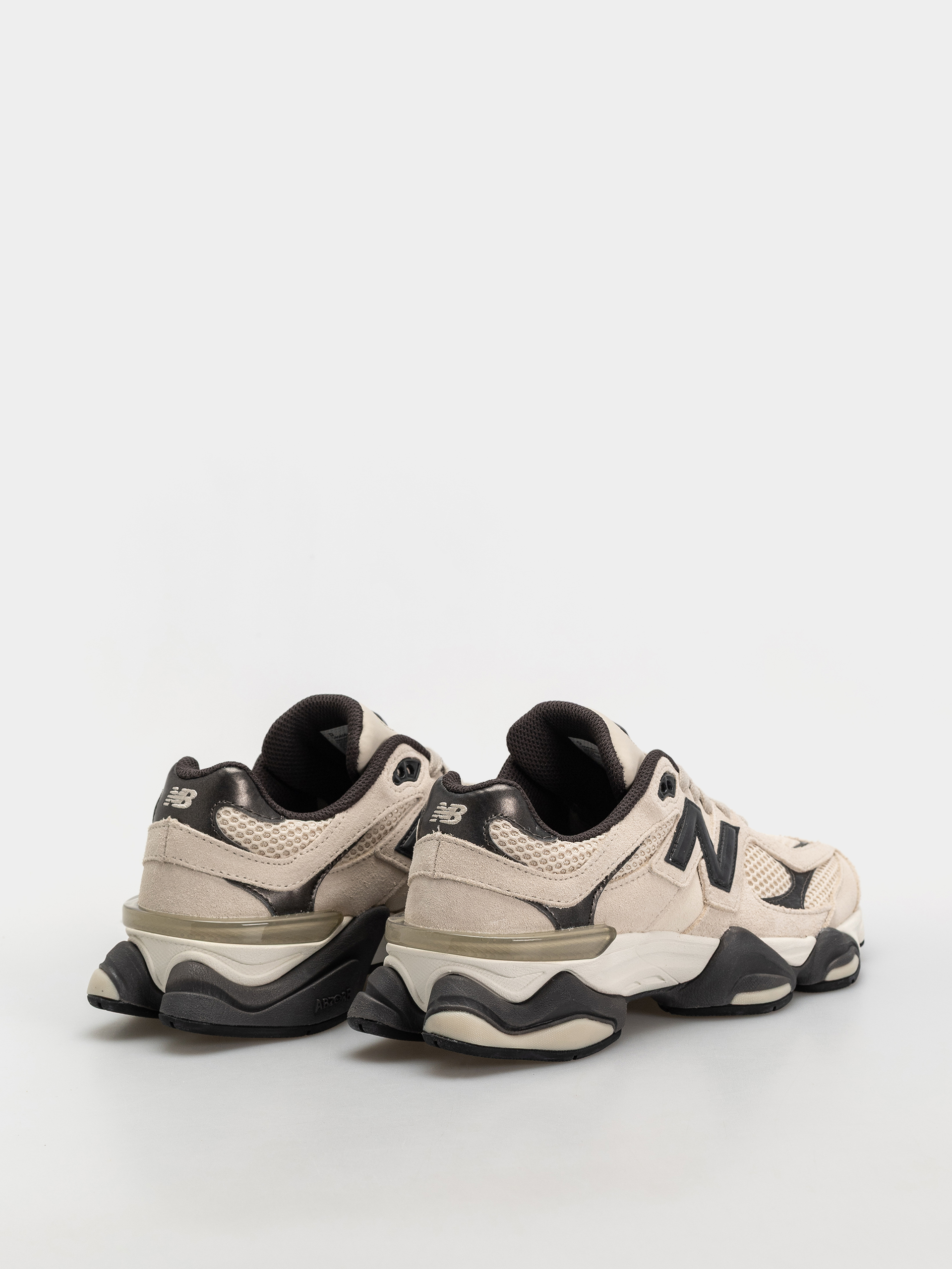 Pantofi New Balance 9060 (timberwolf/black cement)