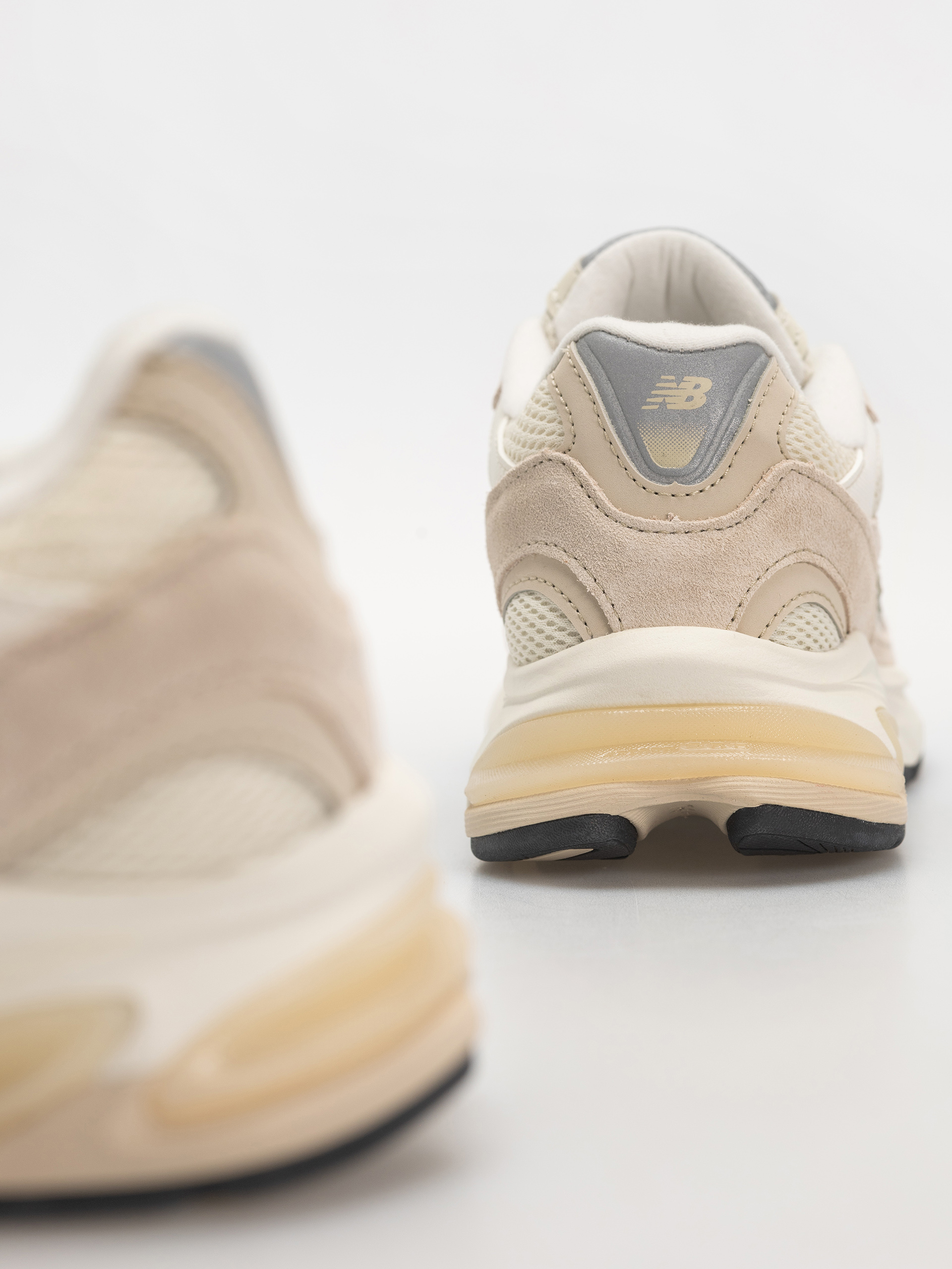 Pantofi New Balance 2010 (timberwolf/turtledove)